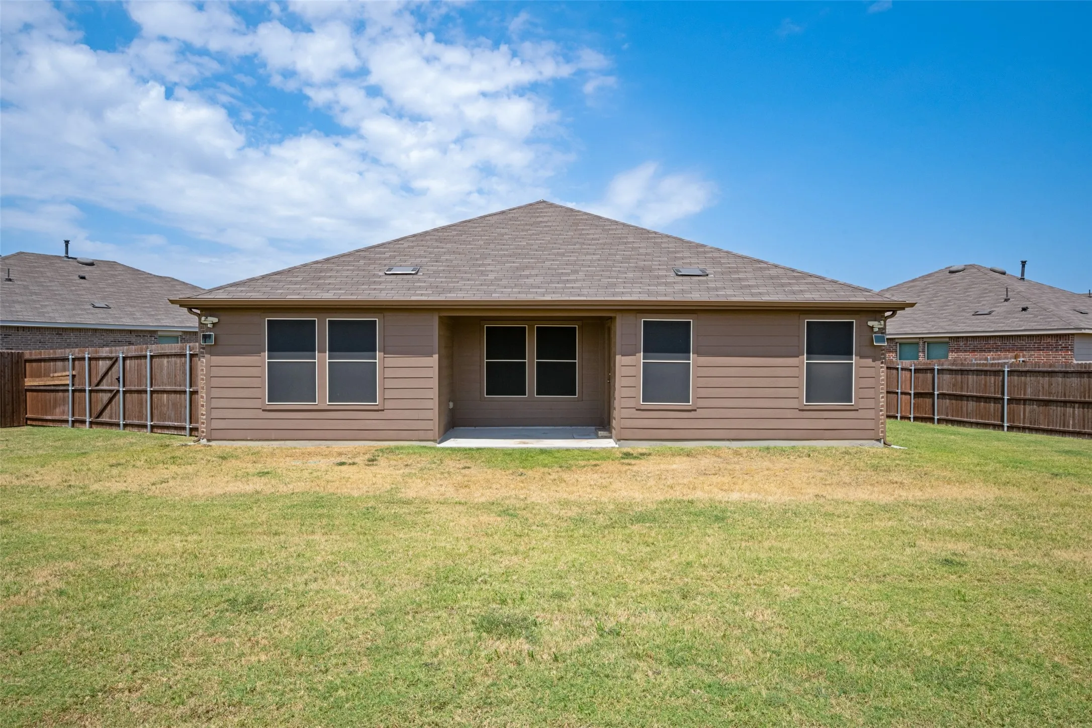 Single Family Residence For Sale in Denton County , 1104 Saddlehorn Drive, Denton, Texas 76207, 5 Bedroom, 2 Bathroom, 2 Garage spaces, 1,949 Sqft, built in 2022, mls#21379535, Real Estate Agent in Denton, Homes For Sale in Denton county, Homes For Sale in Denton, Realtor in Denton Texas, Real Estate Brokerage Independent Realty Texas, Luminita Cordes Realtor