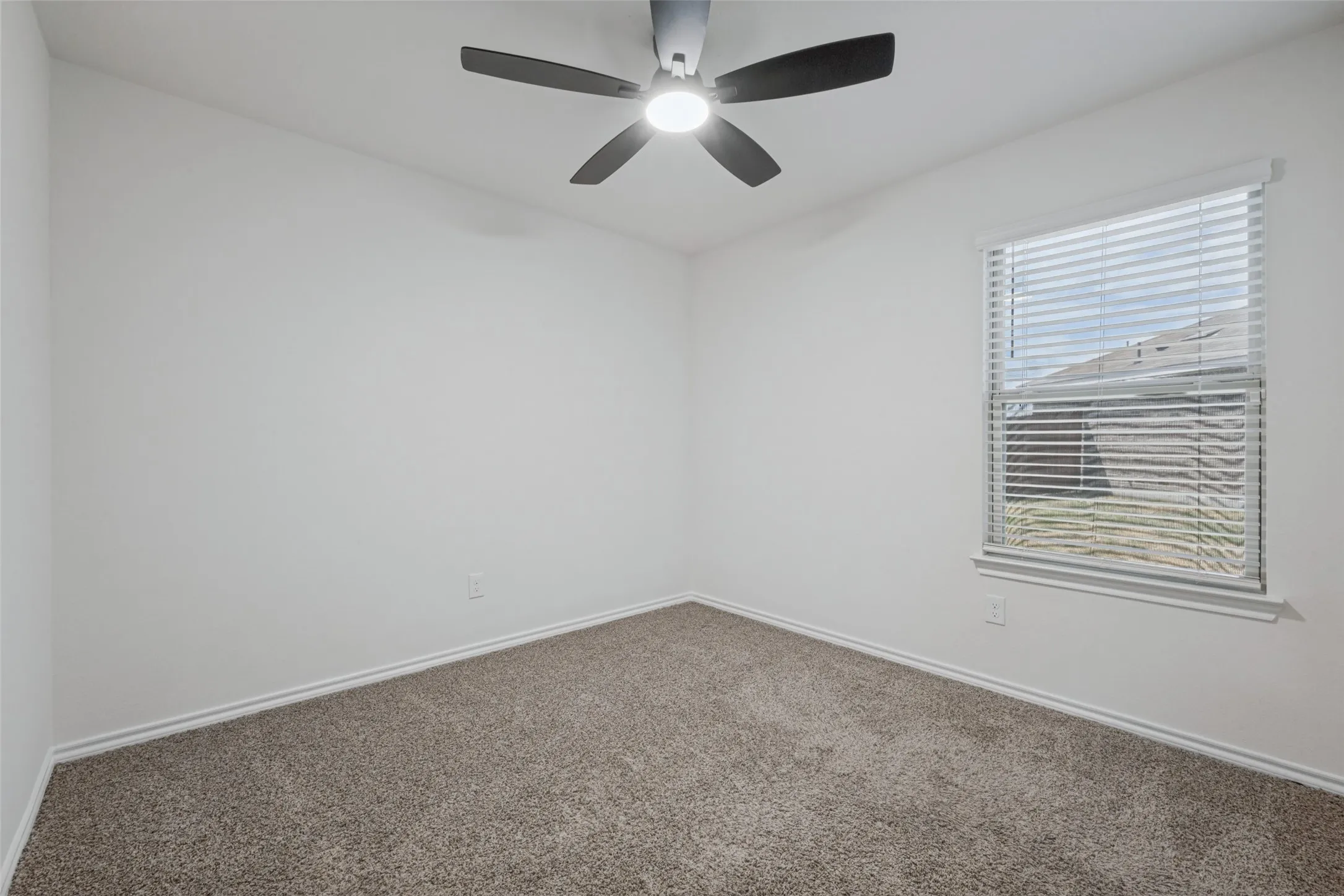 Single Family Residence For Sale in Denton County , 1104 Saddlehorn Drive, Denton, Texas 76207, 5 Bedroom, 2 Bathroom, 2 Garage spaces, 1,949 Sqft, built in 2022, mls#21379535, Real Estate Agent in Denton, Homes For Sale in Denton county, Homes For Sale in Denton, Realtor in Denton Texas, Real Estate Brokerage Independent Realty Texas, Luminita Cordes Realtor