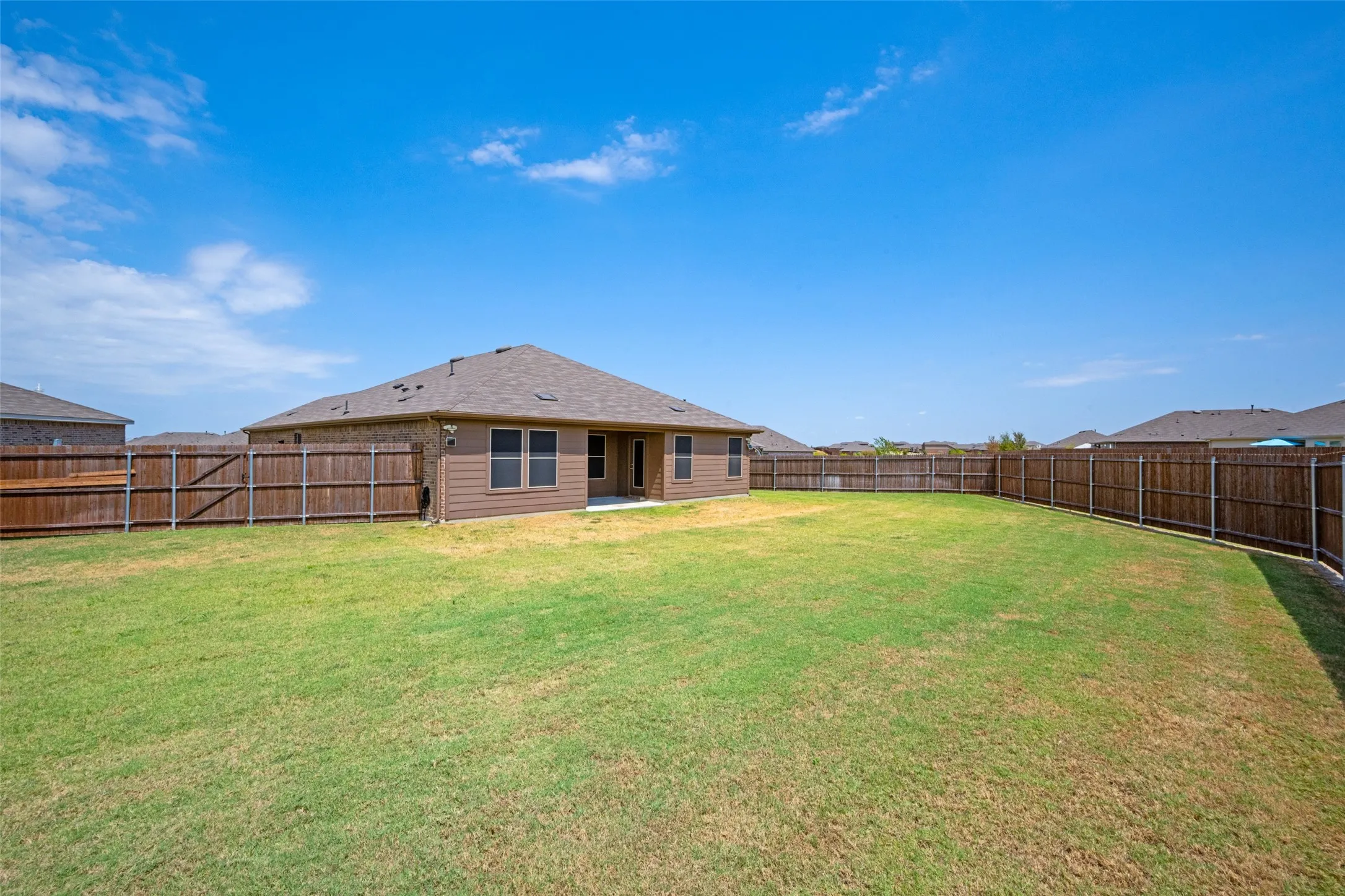 Single Family Residence For Sale in Denton County , 1104 Saddlehorn Drive, Denton, Texas 76207, 5 Bedroom, 2 Bathroom, 2 Garage spaces, 1,949 Sqft, built in 2022, mls#21379535, Real Estate Agent in Denton, Homes For Sale in Denton county, Homes For Sale in Denton, Realtor in Denton Texas, Real Estate Brokerage Independent Realty Texas, Luminita Cordes Realtor