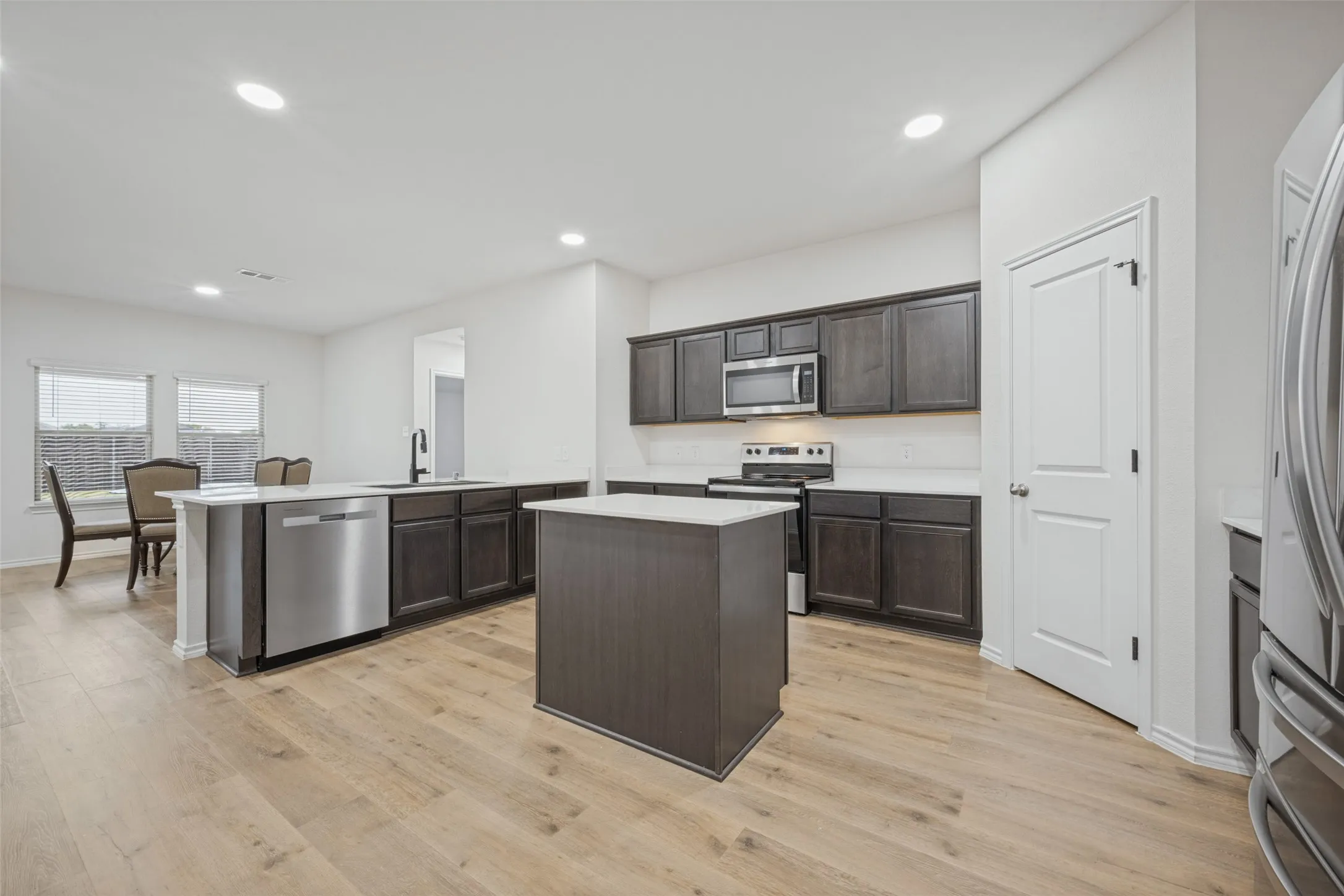 Single Family Residence For Sale in Denton County , 1104 Saddlehorn Drive, Denton, Texas 76207, 5 Bedroom, 2 Bathroom, 2 Garage spaces, 1,949 Sqft, built in 2022, mls#21379535, Real Estate Agent in Denton, Homes For Sale in Denton county, Homes For Sale in Denton, Realtor in Denton Texas, Real Estate Brokerage Independent Realty Texas, Luminita Cordes Realtor