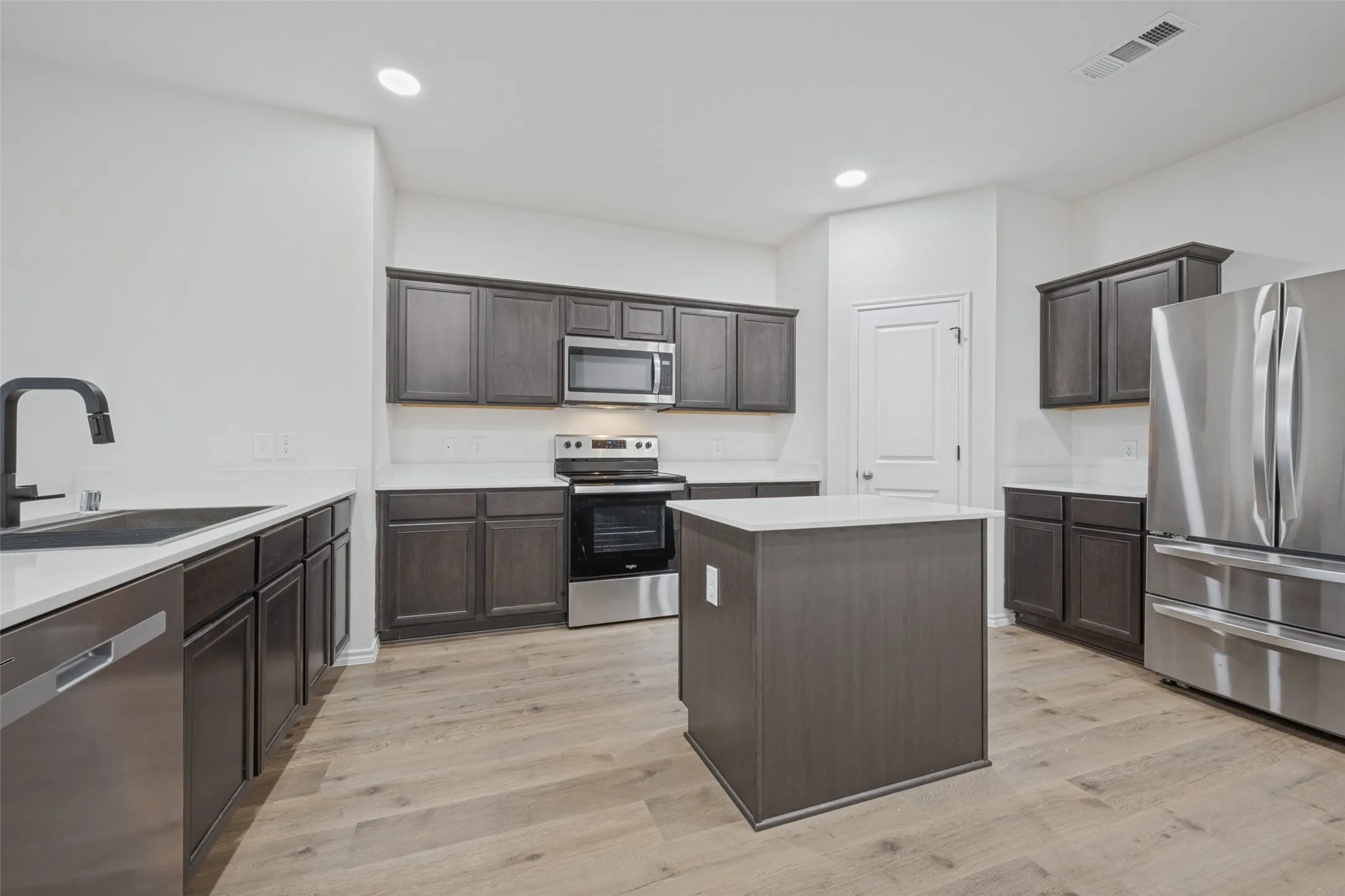 Single Family Residence For Sale in Denton County , 1104 Saddlehorn Drive, Denton, Texas 76207, 5 Bedroom, 2 Bathroom, 2 Garage spaces, 1,949 Sqft, built in 2022, mls#21379535, Real Estate Agent in Denton, Homes For Sale in Denton county, Homes For Sale in Denton, Realtor in Denton Texas, Real Estate Brokerage Independent Realty Texas, Luminita Cordes Realtor