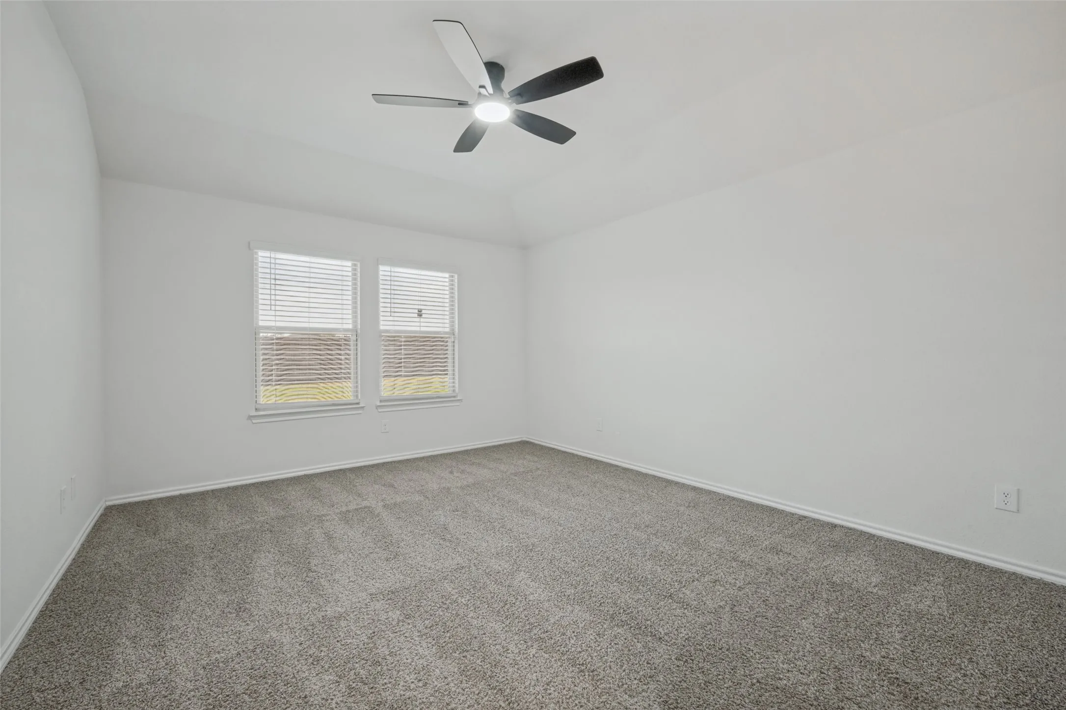Single Family Residence For Sale in Denton County , 1104 Saddlehorn Drive, Denton, Texas 76207, 5 Bedroom, 2 Bathroom, 2 Garage spaces, 1,949 Sqft, built in 2022, mls#21379535, Real Estate Agent in Denton, Homes For Sale in Denton county, Homes For Sale in Denton, Realtor in Denton Texas, Real Estate Brokerage Independent Realty Texas, Luminita Cordes Realtor