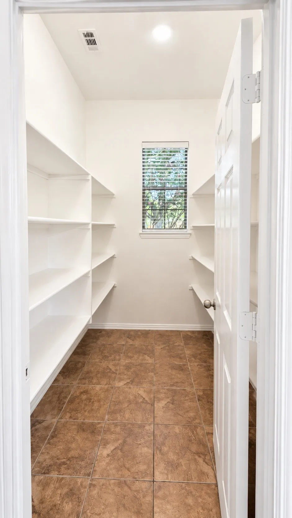 Single Family Residence For Sale in Collin County , 730 Rosewood Drive, Murphy, Texas 75094, 5 Bedroom, 4 Bathroom, 2 Garage spaces, 4,031 Sqft, built in 2007, mls#21378188, Real Estate Agent in Murphy, Homes For Sale in Collin county, Homes For Sale in Murphy, Realtor in Murphy Texas, Real Estate Brokerage Independent Realty Texas, Luminita Cordes Realtor