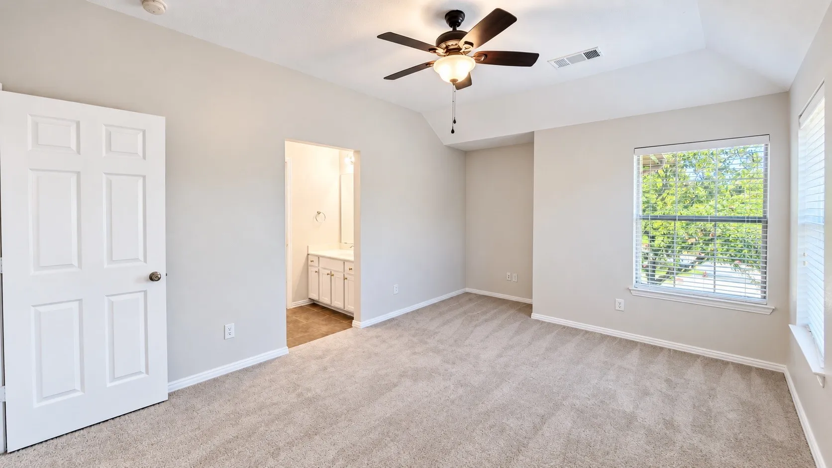 Single Family Residence For Sale in Collin County , 730 Rosewood Drive, Murphy, Texas 75094, 5 Bedroom, 4 Bathroom, 2 Garage spaces, 4,031 Sqft, built in 2007, mls#21378188, Real Estate Agent in Murphy, Homes For Sale in Collin county, Homes For Sale in Murphy, Realtor in Murphy Texas, Real Estate Brokerage Independent Realty Texas, Luminita Cordes Realtor