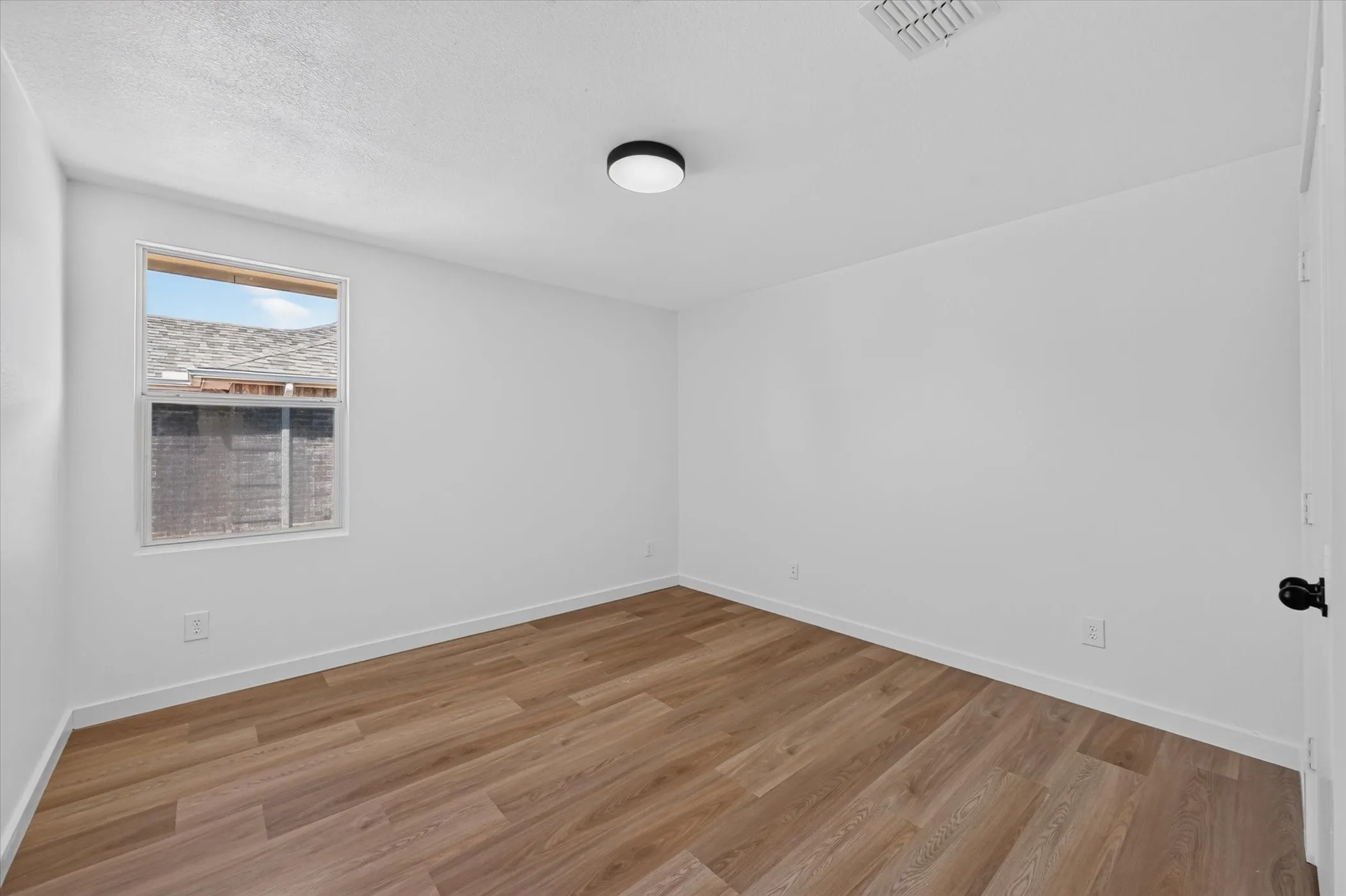 Single Family Residence For Sale in Collin County , 2907 Sheridan Lane, Wylie, Texas 75098, 4 Bedroom, 2 Bathroom, 2 Garage spaces, 2,088 Sqft, built in 2004, mls#21379487, Real Estate Agent in Wylie, Homes For Sale in Collin county, Homes For Sale in Wylie, Realtor in Wylie Texas, Real Estate Brokerage Independent Realty Texas, Luminita Cordes Realtor