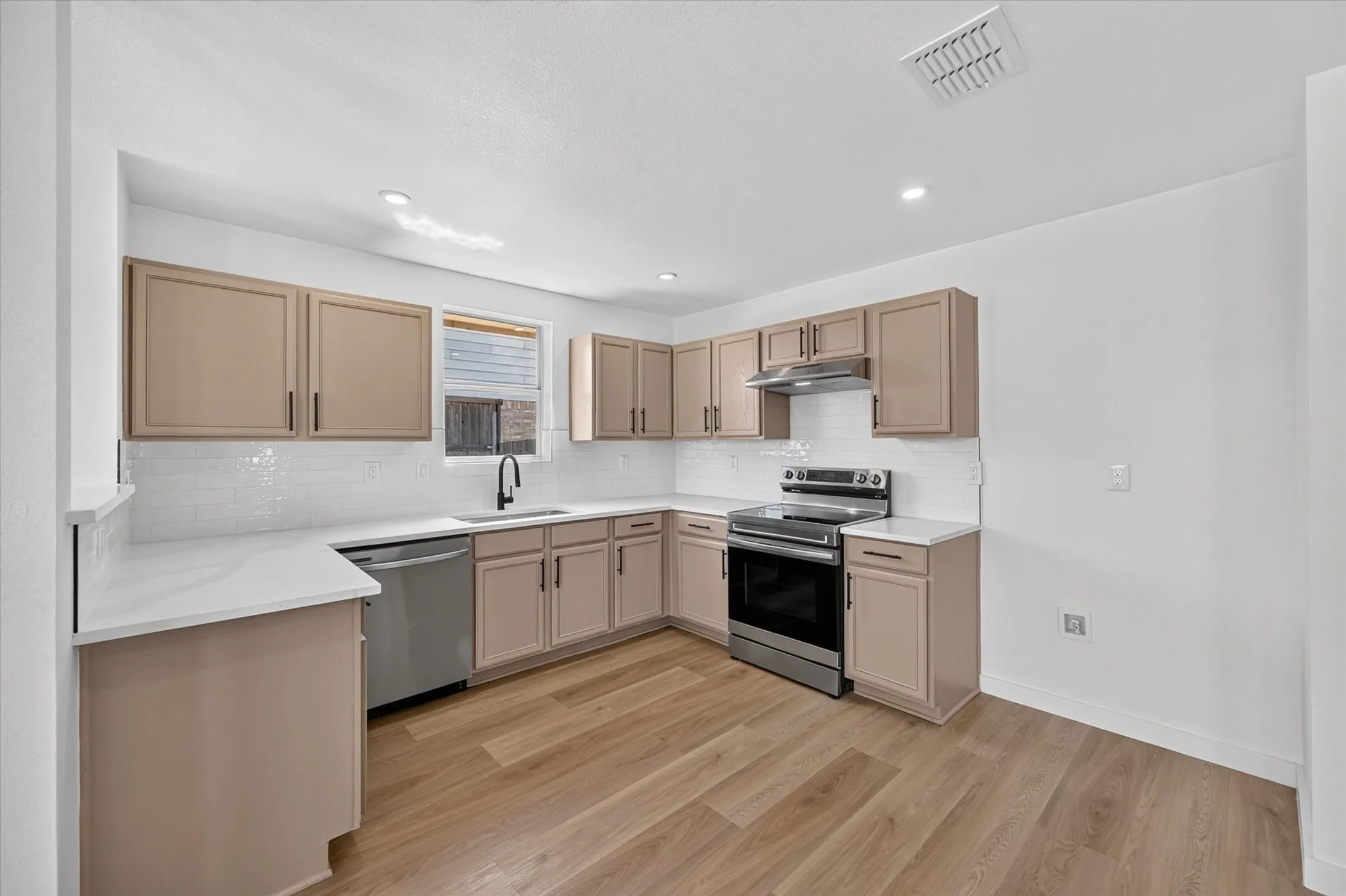 Single Family Residence For Sale in Collin County , 2907 Sheridan Lane, Wylie, Texas 75098, 4 Bedroom, 2 Bathroom, 2 Garage spaces, 2,088 Sqft, built in 2004, mls#21379487, Real Estate Agent in Wylie, Homes For Sale in Collin county, Homes For Sale in Wylie, Realtor in Wylie Texas, Real Estate Brokerage Independent Realty Texas, Luminita Cordes Realtor