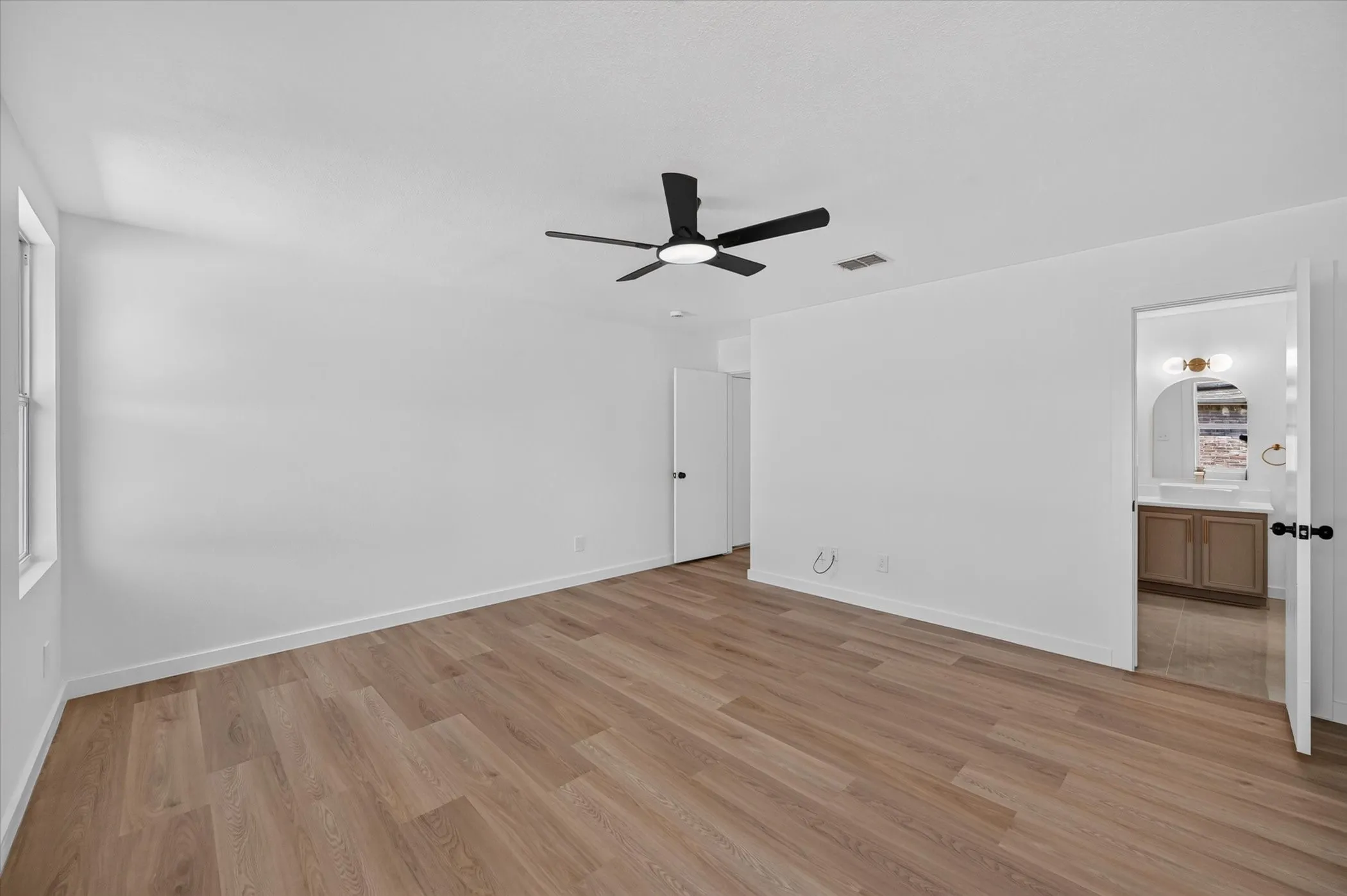 Single Family Residence For Sale in Collin County , 2907 Sheridan Lane, Wylie, Texas 75098, 4 Bedroom, 2 Bathroom, 2 Garage spaces, 2,088 Sqft, built in 2004, mls#21379487, Real Estate Agent in Wylie, Homes For Sale in Collin county, Homes For Sale in Wylie, Realtor in Wylie Texas, Real Estate Brokerage Independent Realty Texas, Luminita Cordes Realtor