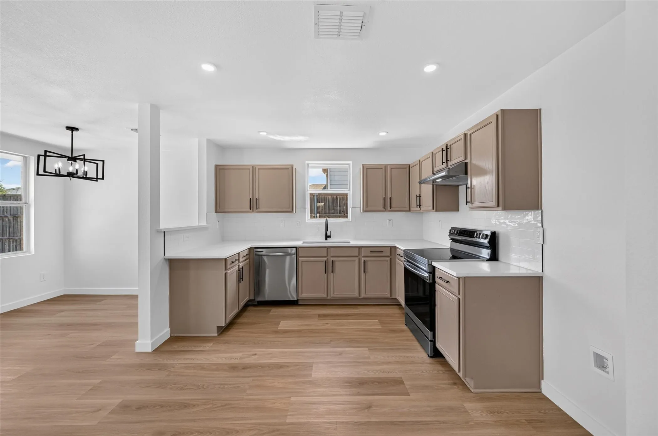 Single Family Residence For Sale in Collin County , 2907 Sheridan Lane, Wylie, Texas 75098, 4 Bedroom, 2 Bathroom, 2 Garage spaces, 2,088 Sqft, built in 2004, mls#21379487, Real Estate Agent in Wylie, Homes For Sale in Collin county, Homes For Sale in Wylie, Realtor in Wylie Texas, Real Estate Brokerage Independent Realty Texas, Luminita Cordes Realtor