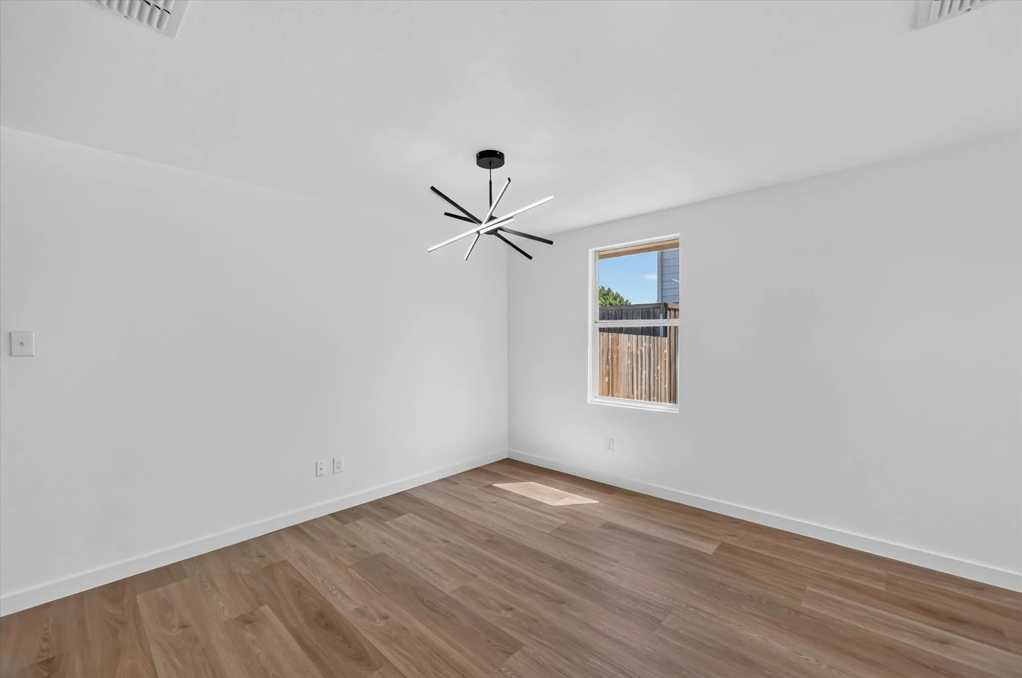 Single Family Residence For Sale in Collin County , 2907 Sheridan Lane, Wylie, Texas 75098, 4 Bedroom, 2 Bathroom, 2 Garage spaces, 2,088 Sqft, built in 2004, mls#21379487, Real Estate Agent in Wylie, Homes For Sale in Collin county, Homes For Sale in Wylie, Realtor in Wylie Texas, Real Estate Brokerage Independent Realty Texas, Luminita Cordes Realtor