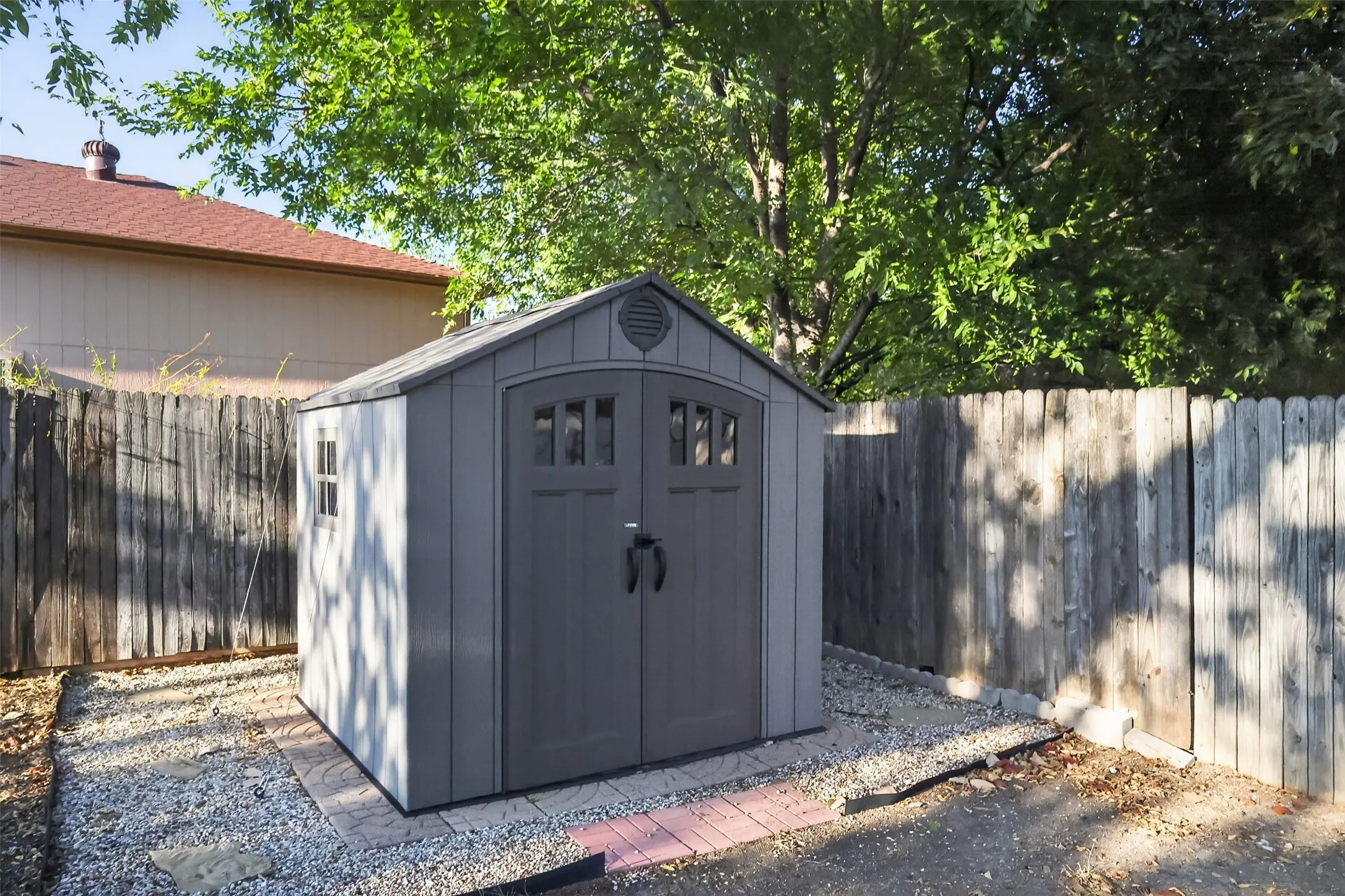Single Family Residence For Sale in Dallas County , 850 Frances Drive, Grand Prairie, Texas 75052, 3 Bedroom, 3 Bathroom, 2 Garage spaces, 1,924 Sqft, built in 1980, mls#21358146, Real Estate Agent in Grand Prairie, Homes For Sale in Dallas county, Homes For Sale in Grand Prairie, Realtor in Grand Prairie Texas, Real Estate Brokerage Independent Realty Texas, Luminita Cordes Realtor