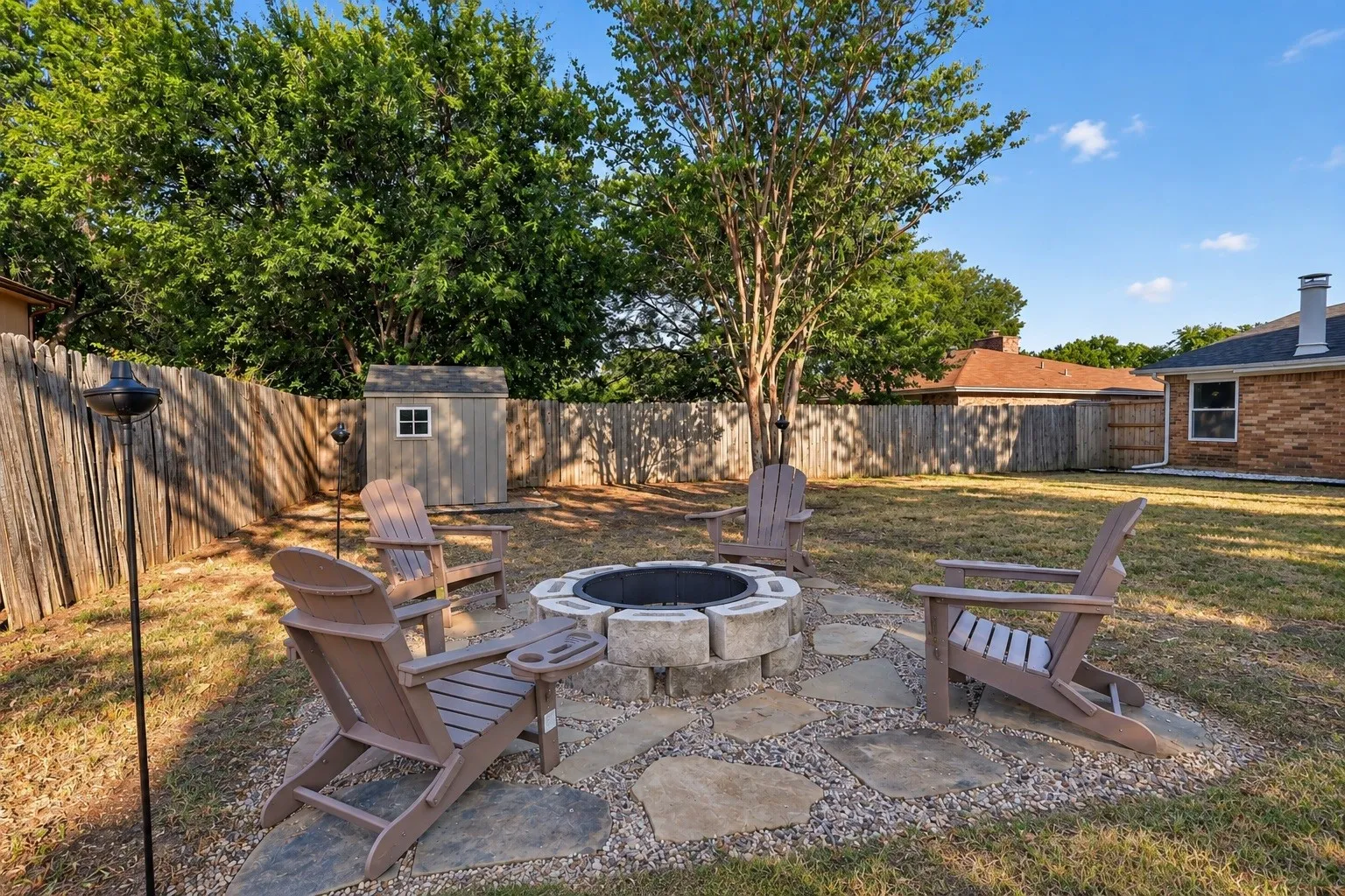 Single Family Residence For Sale in Dallas County , 850 Frances Drive, Grand Prairie, Texas 75052, 3 Bedroom, 3 Bathroom, 2 Garage spaces, 1,924 Sqft, built in 1980, mls#21358146, Real Estate Agent in Grand Prairie, Homes For Sale in Dallas county, Homes For Sale in Grand Prairie, Realtor in Grand Prairie Texas, Real Estate Brokerage Independent Realty Texas, Luminita Cordes Realtor