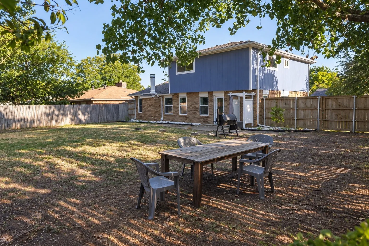 Single Family Residence For Sale in Dallas County , 850 Frances Drive, Grand Prairie, Texas 75052, 3 Bedroom, 3 Bathroom, 2 Garage spaces, 1,924 Sqft, built in 1980, mls#21358146, Real Estate Agent in Grand Prairie, Homes For Sale in Dallas county, Homes For Sale in Grand Prairie, Realtor in Grand Prairie Texas, Real Estate Brokerage Independent Realty Texas, Luminita Cordes Realtor