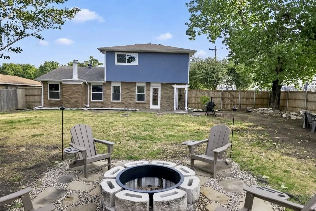 Single Family Residence For Sale in Dallas County , 850 Frances Drive, Grand Prairie, Texas 75052, 3 Bedroom, 3 Bathroom, 2 Garage spaces, 1,924 Sqft, built in 1980, mls#21358146, Real Estate Agent in Grand Prairie, Homes For Sale in Dallas county, Homes For Sale in Grand Prairie, Realtor in Grand Prairie Texas, Real Estate Brokerage Independent Realty Texas, Luminita Cordes Realtor