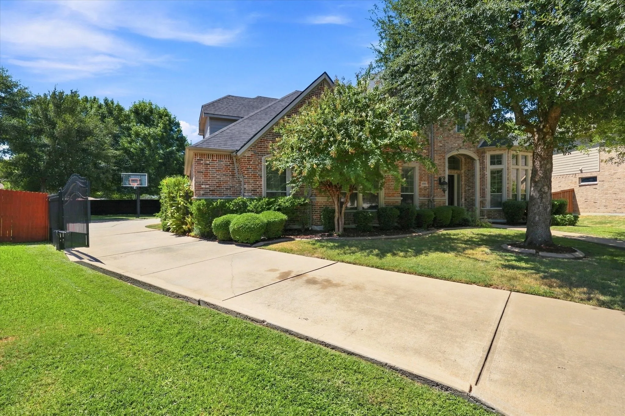 Single Family Residence For Sale in Tarrant County , 6769 Canal Court, Grand Prairie, Texas 75054, 4 Bedroom, 4 Bathroom, 3 Garage spaces, 4,856 Sqft, built in 2004, mls#21377524, Real Estate Agent in Grand Prairie, Homes For Sale in Tarrant county, Homes For Sale in Grand Prairie, Realtor in Grand Prairie Texas, Real Estate Brokerage Independent Realty Texas, Luminita Cordes Realtor