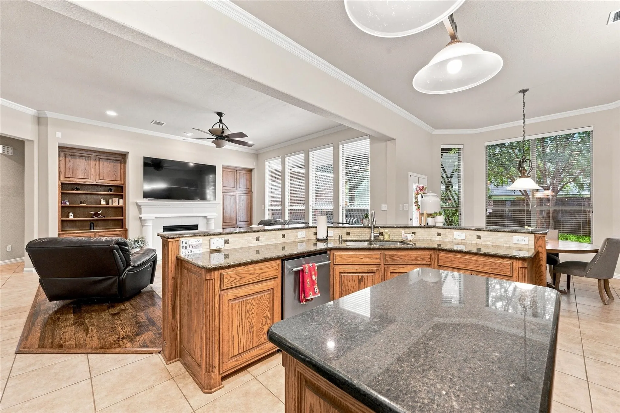 Single Family Residence For Sale in Tarrant County , 6769 Canal Court, Grand Prairie, Texas 75054, 4 Bedroom, 4 Bathroom, 3 Garage spaces, 4,856 Sqft, built in 2004, mls#21377524, Real Estate Agent in Grand Prairie, Homes For Sale in Tarrant county, Homes For Sale in Grand Prairie, Realtor in Grand Prairie Texas, Real Estate Brokerage Independent Realty Texas, Luminita Cordes Realtor