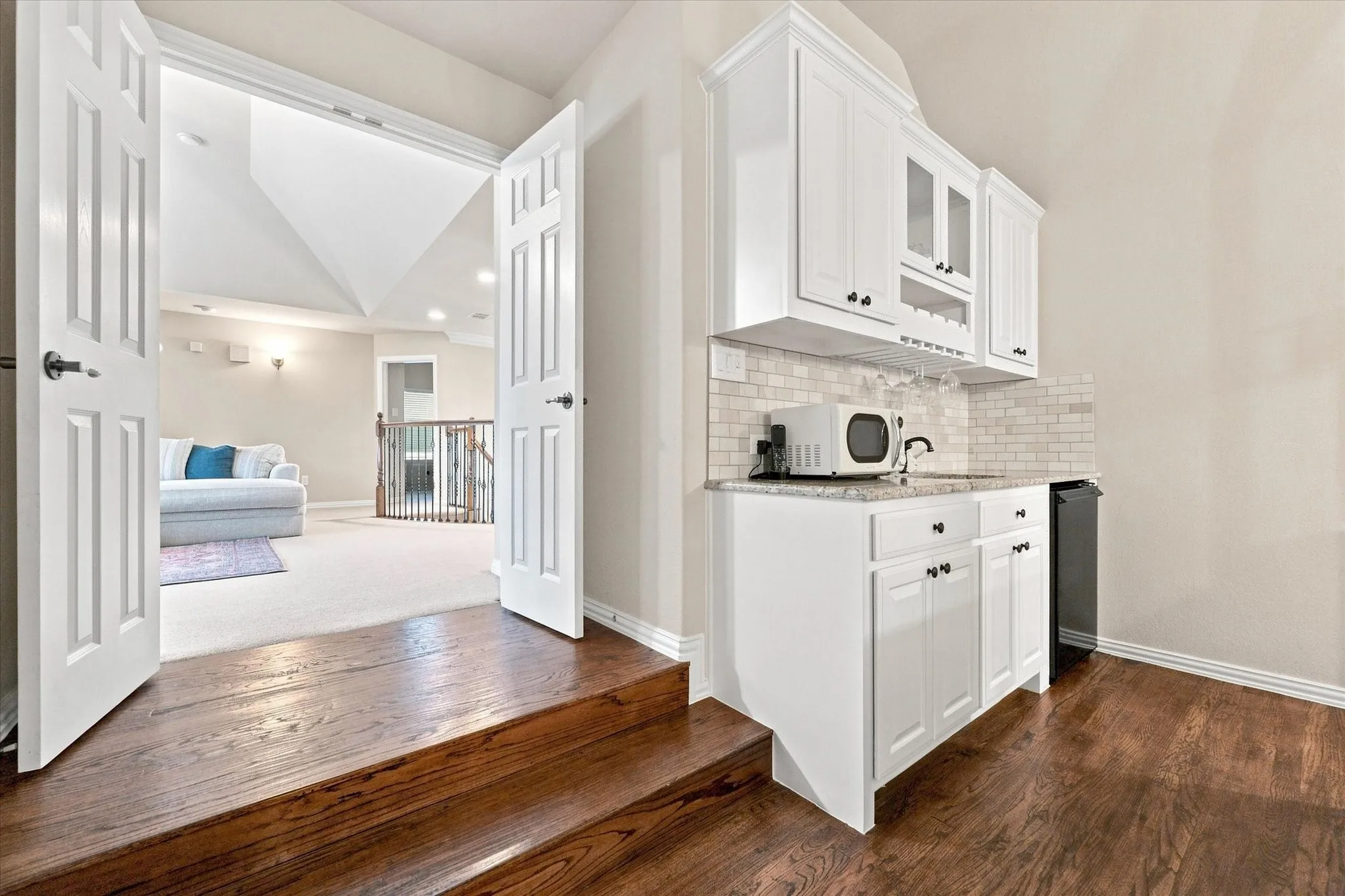 Single Family Residence For Sale in Tarrant County , 6769 Canal Court, Grand Prairie, Texas 75054, 4 Bedroom, 4 Bathroom, 3 Garage spaces, 4,856 Sqft, built in 2004, mls#21377524, Real Estate Agent in Grand Prairie, Homes For Sale in Tarrant county, Homes For Sale in Grand Prairie, Realtor in Grand Prairie Texas, Real Estate Brokerage Independent Realty Texas, Luminita Cordes Realtor