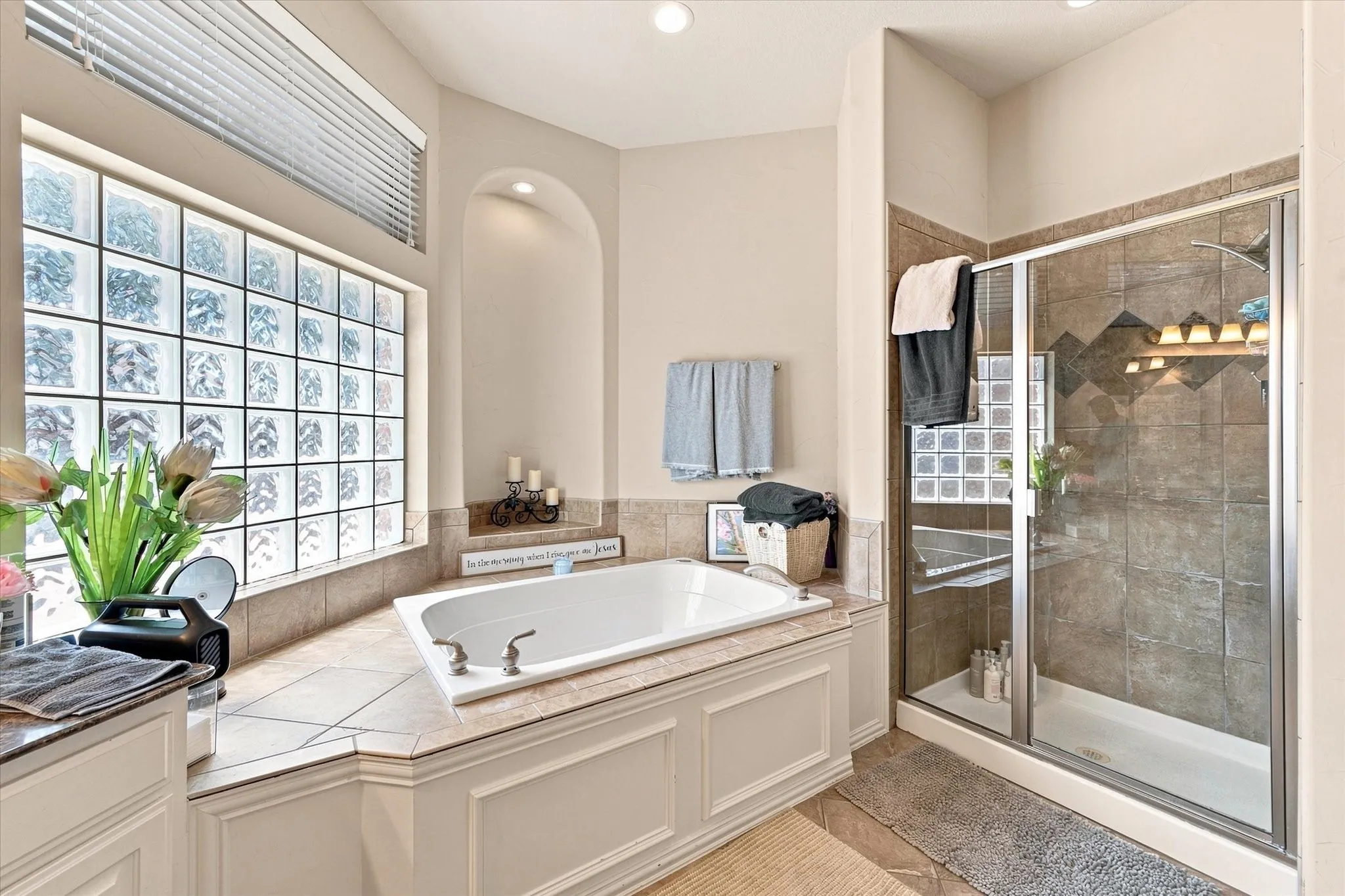 Single Family Residence For Sale in Tarrant County , 6769 Canal Court, Grand Prairie, Texas 75054, 4 Bedroom, 4 Bathroom, 3 Garage spaces, 4,856 Sqft, built in 2004, mls#21377524, Real Estate Agent in Grand Prairie, Homes For Sale in Tarrant county, Homes For Sale in Grand Prairie, Realtor in Grand Prairie Texas, Real Estate Brokerage Independent Realty Texas, Luminita Cordes Realtor