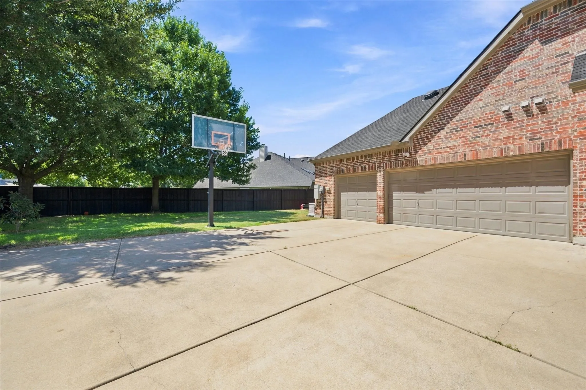 Single Family Residence For Sale in Tarrant County , 6769 Canal Court, Grand Prairie, Texas 75054, 4 Bedroom, 4 Bathroom, 3 Garage spaces, 4,856 Sqft, built in 2004, mls#21377524, Real Estate Agent in Grand Prairie, Homes For Sale in Tarrant county, Homes For Sale in Grand Prairie, Realtor in Grand Prairie Texas, Real Estate Brokerage Independent Realty Texas, Luminita Cordes Realtor