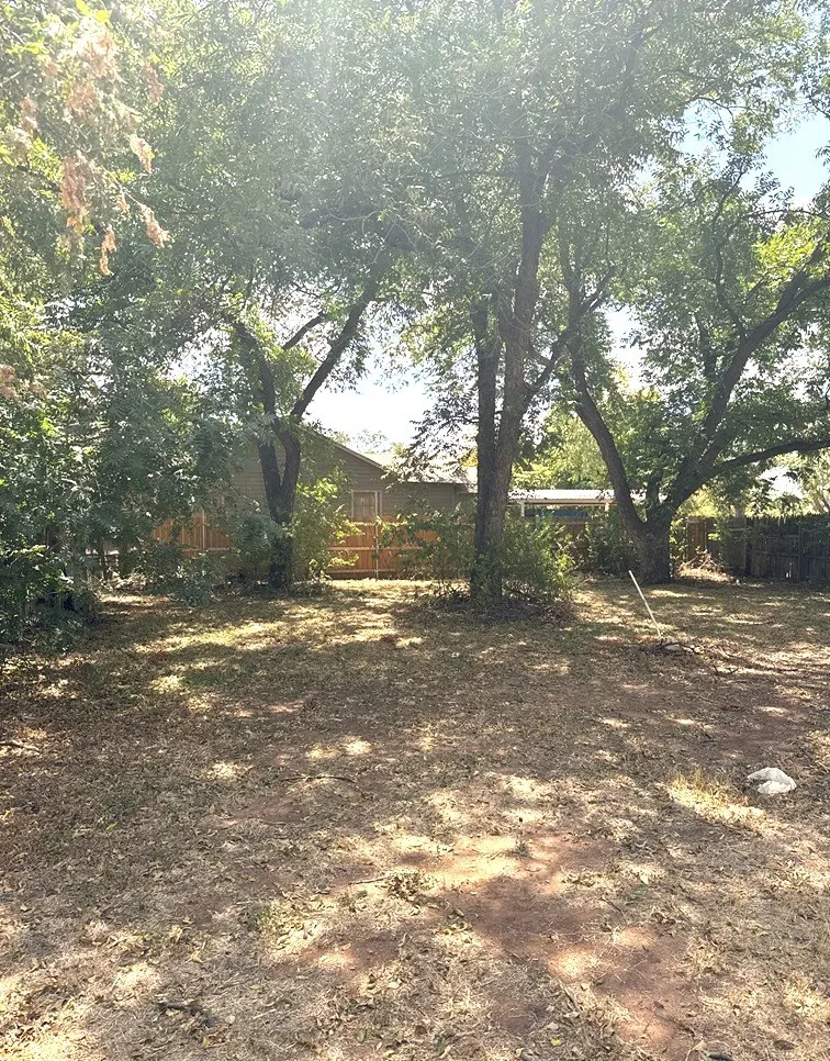 Single Family Residence For Sale in Taylor County , 3149 S 11th Street, Abilene, Texas 79605, 2 Bedroom, 1 Bathroom, 1 Garage spaces, 1,048 Sqft, built in 1950, mls#21346455, Real Estate Agent in Abilene, Homes For Sale in Taylor county, Homes For Sale in Abilene, Realtor in Abilene Texas, Real Estate Brokerage Independent Realty Texas, Luminita Cordes Realtor