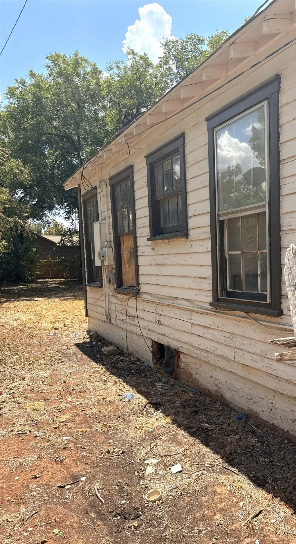 Single Family Residence For Sale in Taylor County , 3149 S 11th Street, Abilene, Texas 79605, 2 Bedroom, 1 Bathroom, 1 Garage spaces, 1,048 Sqft, built in 1950, mls#21346455, Real Estate Agent in Abilene, Homes For Sale in Taylor county, Homes For Sale in Abilene, Realtor in Abilene Texas, Real Estate Brokerage Independent Realty Texas, Luminita Cordes Realtor