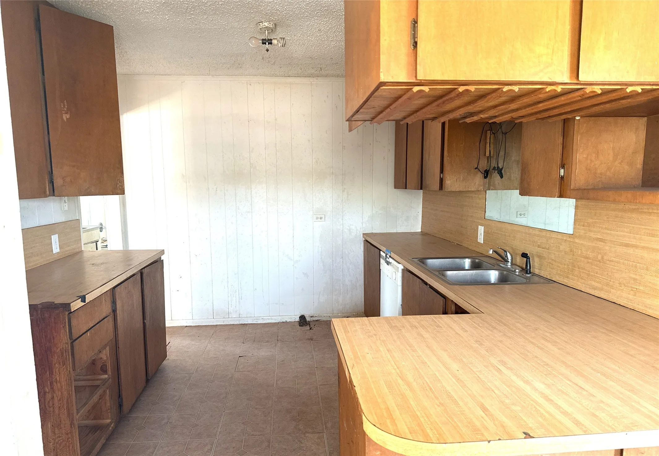 Single Family Residence For Sale in Taylor County , 3149 S 11th Street, Abilene, Texas 79605, 2 Bedroom, 1 Bathroom, 1 Garage spaces, 1,048 Sqft, built in 1950, mls#21346455, Real Estate Agent in Abilene, Homes For Sale in Taylor county, Homes For Sale in Abilene, Realtor in Abilene Texas, Real Estate Brokerage Independent Realty Texas, Luminita Cordes Realtor