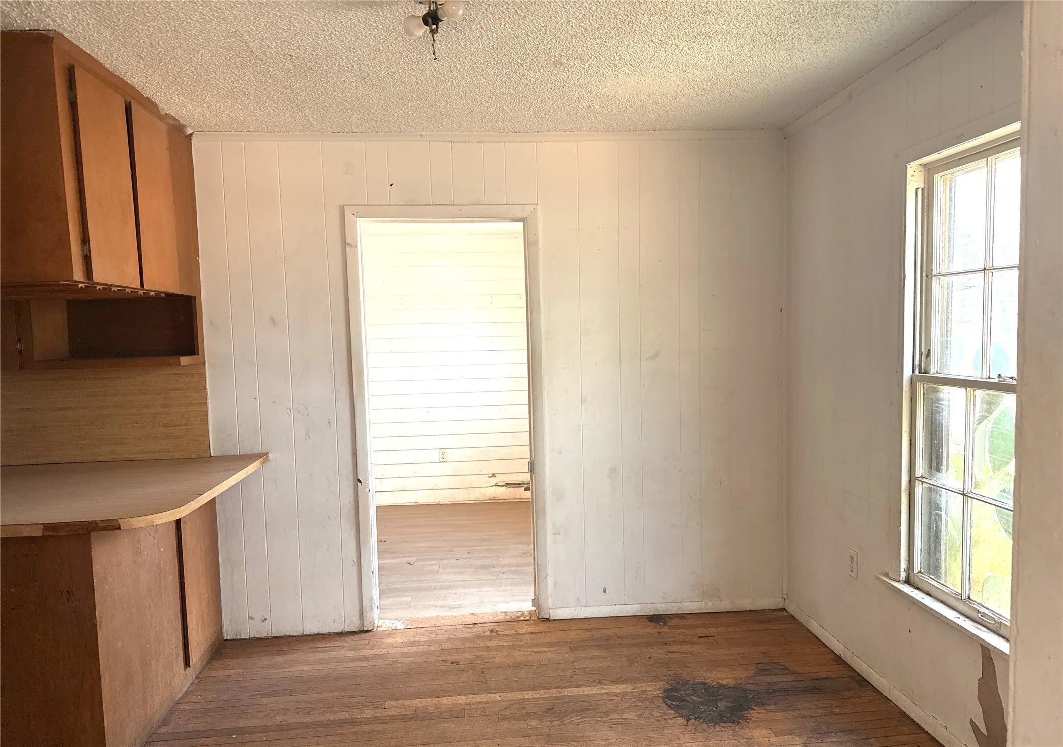 Single Family Residence For Sale in Taylor County , 3149 S 11th Street, Abilene, Texas 79605, 2 Bedroom, 1 Bathroom, 1 Garage spaces, 1,048 Sqft, built in 1950, mls#21346455, Real Estate Agent in Abilene, Homes For Sale in Taylor county, Homes For Sale in Abilene, Realtor in Abilene Texas, Real Estate Brokerage Independent Realty Texas, Luminita Cordes Realtor