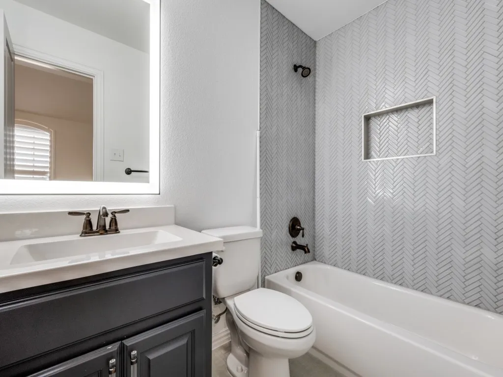 Single Family Residence For Sale in Denton County , 968 Highpoint Way, Roanoke, Texas 76262, 5 Bedroom, 4 Bathroom, 3 Garage spaces, 3,877 Sqft, built in 2014, mls#21379542, Real Estate Agent in Roanoke, Homes For Sale in Denton county, Homes For Sale in Roanoke, Realtor in Roanoke Texas, Real Estate Brokerage Independent Realty Texas, Luminita Cordes Realtor