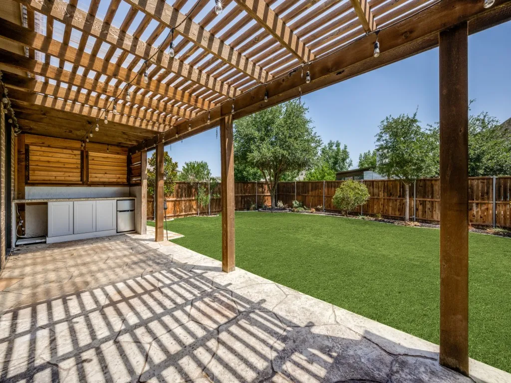 Single Family Residence For Sale in Denton County , 968 Highpoint Way, Roanoke, Texas 76262, 5 Bedroom, 4 Bathroom, 3 Garage spaces, 3,877 Sqft, built in 2014, mls#21379542, Real Estate Agent in Roanoke, Homes For Sale in Denton county, Homes For Sale in Roanoke, Realtor in Roanoke Texas, Real Estate Brokerage Independent Realty Texas, Luminita Cordes Realtor