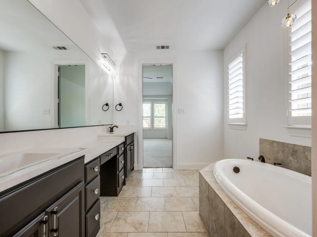Single Family Residence For Sale in Denton County , 968 Highpoint Way, Roanoke, Texas 76262, 5 Bedroom, 4 Bathroom, 3 Garage spaces, 3,877 Sqft, built in 2014, mls#21379542, Real Estate Agent in Roanoke, Homes For Sale in Denton county, Homes For Sale in Roanoke, Realtor in Roanoke Texas, Real Estate Brokerage Independent Realty Texas, Luminita Cordes Realtor