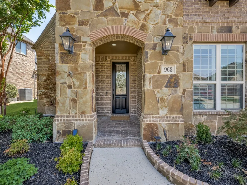 Single Family Residence For Sale in Denton County , 968 Highpoint Way, Roanoke, Texas 76262, 5 Bedroom, 4 Bathroom, 3 Garage spaces, 3,877 Sqft, built in 2014, mls#21379542, Real Estate Agent in Roanoke, Homes For Sale in Denton county, Homes For Sale in Roanoke, Realtor in Roanoke Texas, Real Estate Brokerage Independent Realty Texas, Luminita Cordes Realtor