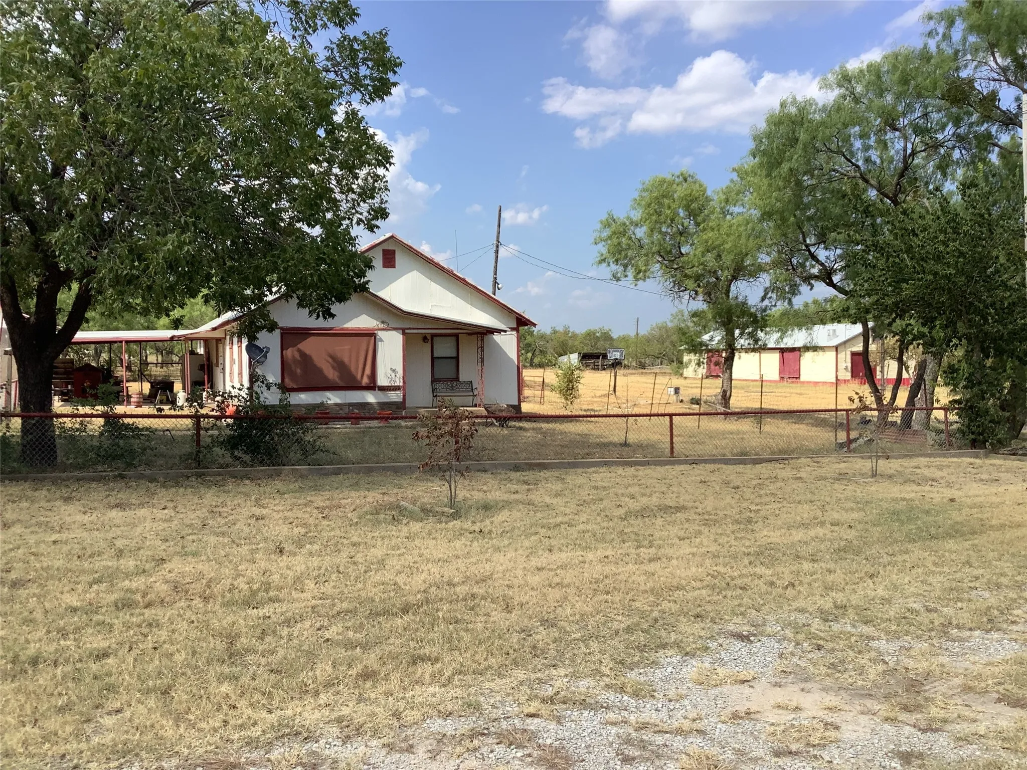 Single Family Residence For Sale in Eastland County , 112 County Road 115, Cisco, Texas 76437, 2 Bedroom, 2 Bathroom, 2 Garage spaces, 1,300 Sqft, built in 1940, mls#21376745, Real Estate Agent in Cisco, Homes For Sale in Eastland county, Homes For Sale in Cisco, Realtor in Cisco Texas, Real Estate Brokerage Independent Realty Texas, Luminita Cordes Realtor
