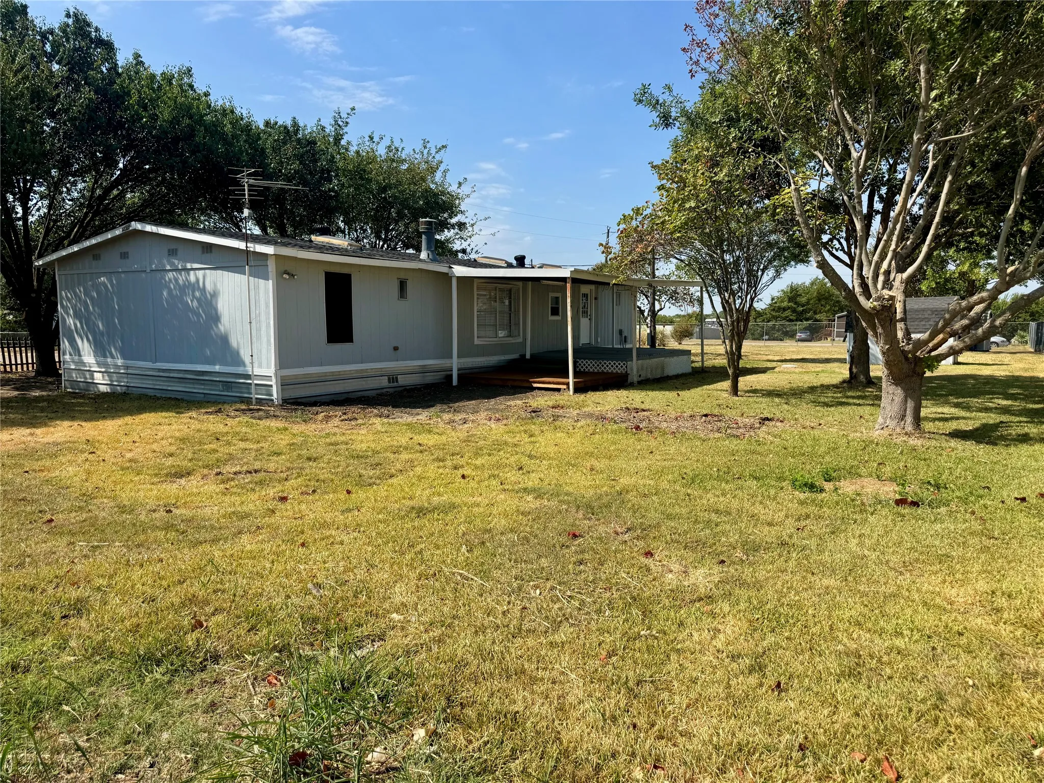 Mobile Home For Sale in Johnson County , 7201 Pica Drive, Alvarado, Texas 76009, 3 Bedroom, 2 Bathroom, Garage spaces, 1,680 Sqft, built in 1982, mls#21379557, Real Estate Agent in Alvarado, Homes For Sale in Johnson county, Homes For Sale in Alvarado, Realtor in Alvarado Texas, Real Estate Brokerage Independent Realty Texas, Luminita Cordes Realtor