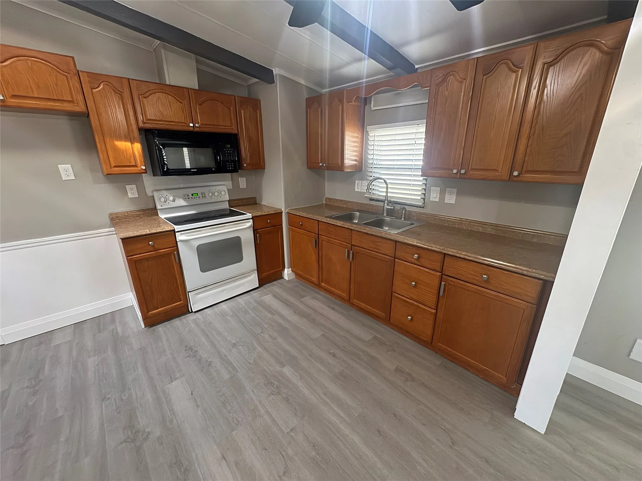 Mobile Home For Sale in Johnson County , 7201 Pica Drive, Alvarado, Texas 76009, 3 Bedroom, 2 Bathroom, Garage spaces, 1,680 Sqft, built in 1982, mls#21379557, Real Estate Agent in Alvarado, Homes For Sale in Johnson county, Homes For Sale in Alvarado, Realtor in Alvarado Texas, Real Estate Brokerage Independent Realty Texas, Luminita Cordes Realtor