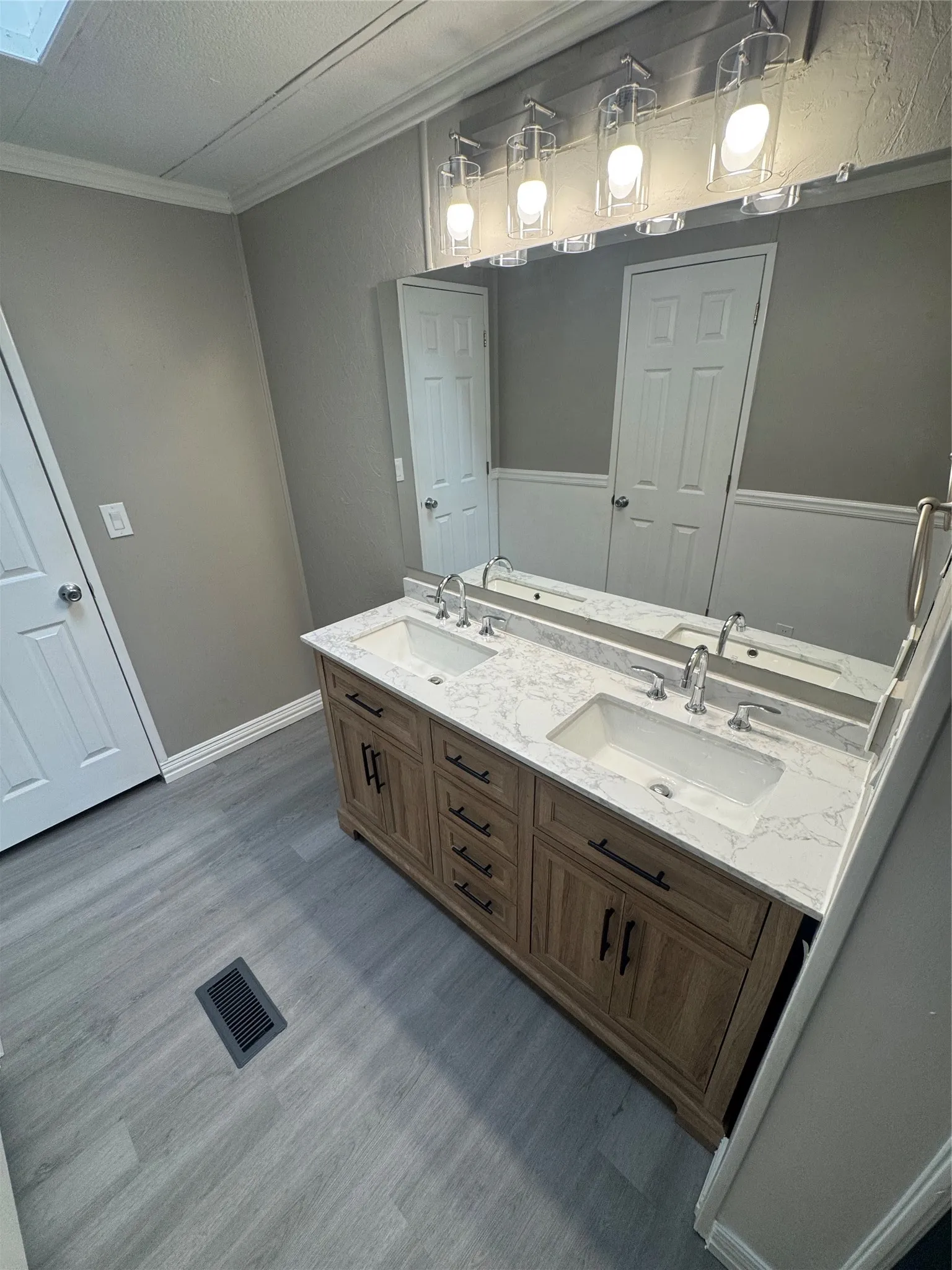 Mobile Home For Sale in Johnson County , 7201 Pica Drive, Alvarado, Texas 76009, 3 Bedroom, 2 Bathroom, Garage spaces, 1,680 Sqft, built in 1982, mls#21379557, Real Estate Agent in Alvarado, Homes For Sale in Johnson county, Homes For Sale in Alvarado, Realtor in Alvarado Texas, Real Estate Brokerage Independent Realty Texas, Luminita Cordes Realtor