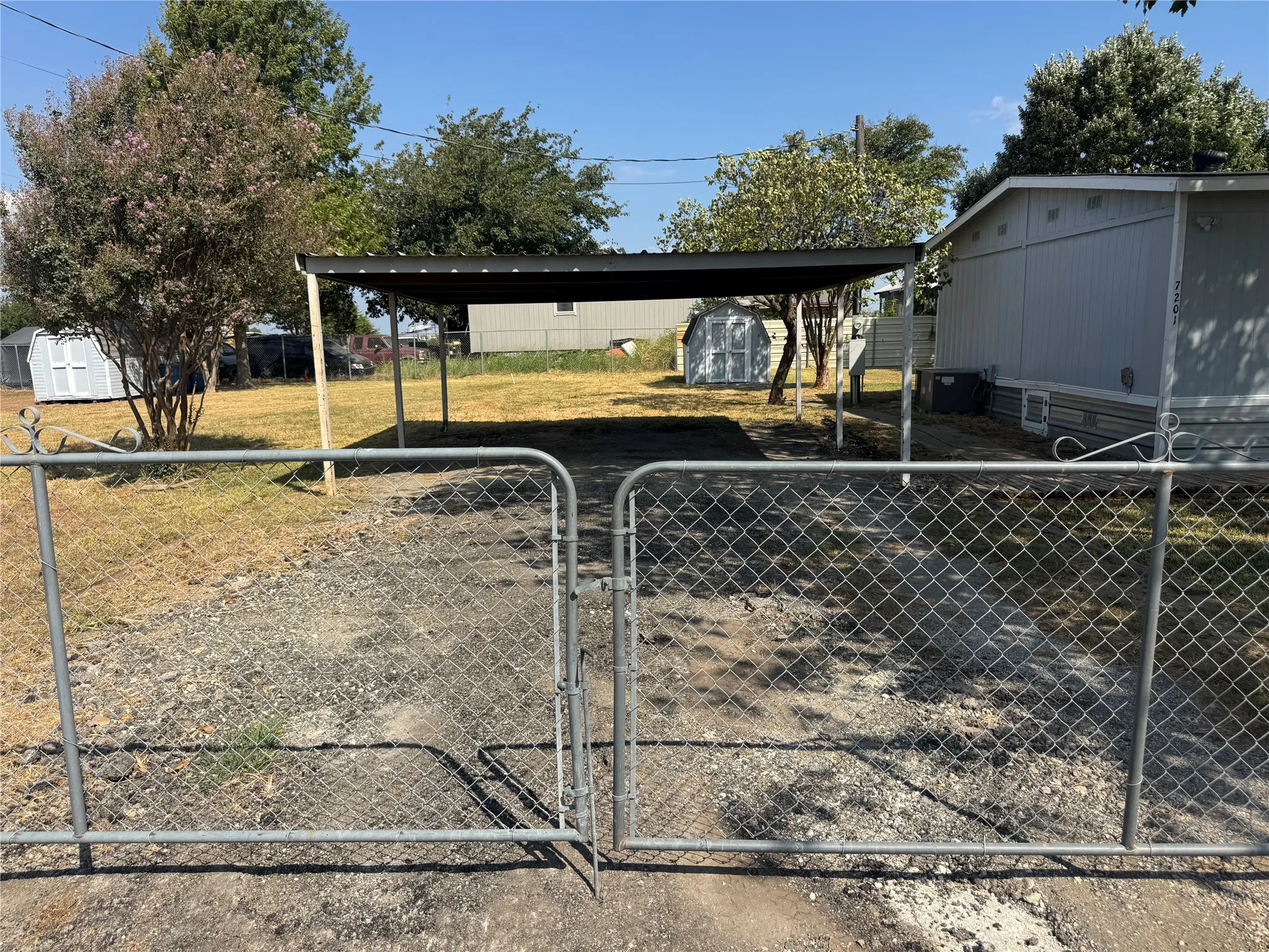 Mobile Home For Sale in Johnson County , 7201 Pica Drive, Alvarado, Texas 76009, 3 Bedroom, 2 Bathroom, Garage spaces, 1,680 Sqft, built in 1982, mls#21379557, Real Estate Agent in Alvarado, Homes For Sale in Johnson county, Homes For Sale in Alvarado, Realtor in Alvarado Texas, Real Estate Brokerage Independent Realty Texas, Luminita Cordes Realtor