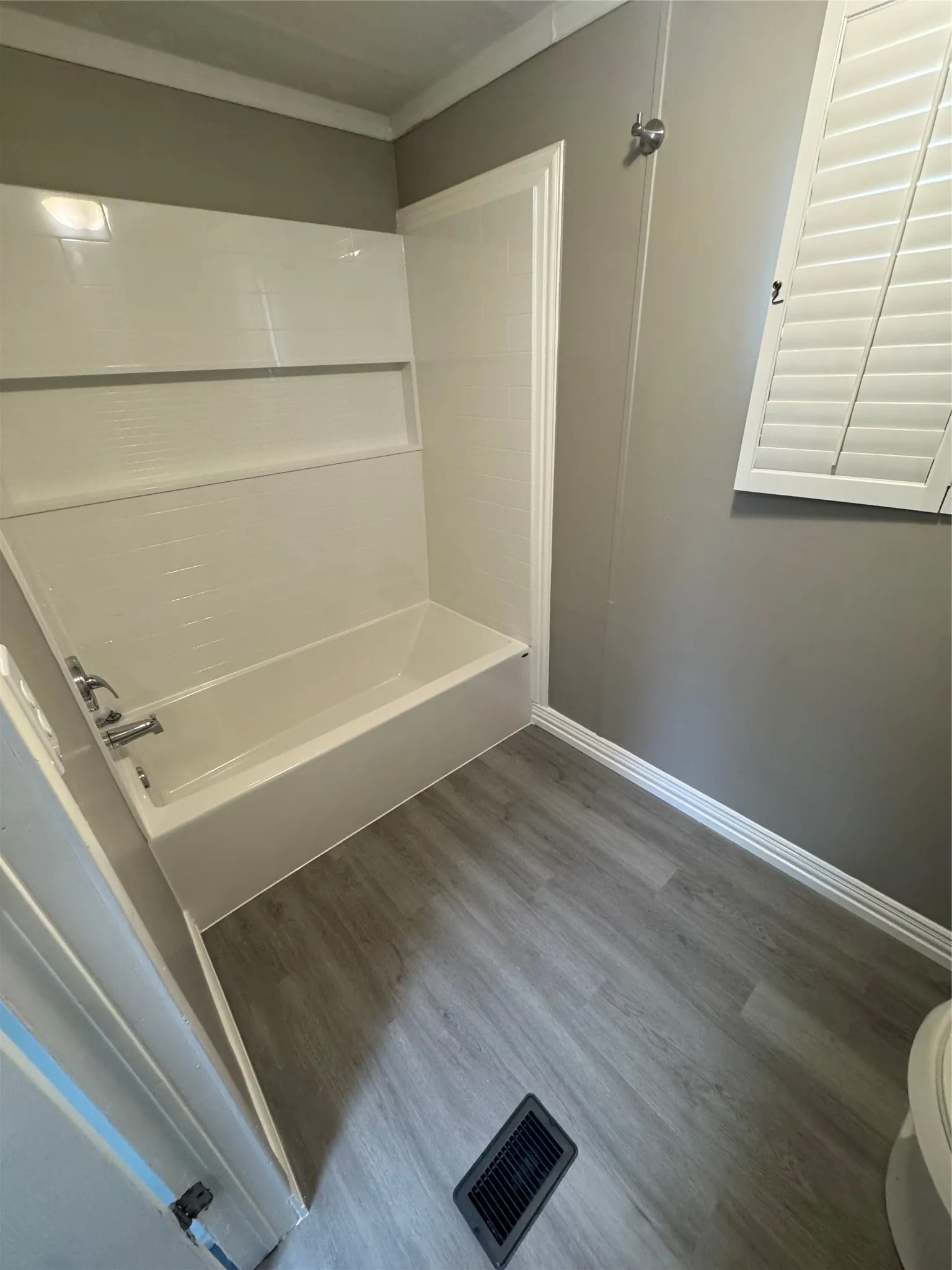 Mobile Home For Sale in Johnson County , 7201 Pica Drive, Alvarado, Texas 76009, 3 Bedroom, 2 Bathroom, Garage spaces, 1,680 Sqft, built in 1982, mls#21379557, Real Estate Agent in Alvarado, Homes For Sale in Johnson county, Homes For Sale in Alvarado, Realtor in Alvarado Texas, Real Estate Brokerage Independent Realty Texas, Luminita Cordes Realtor
