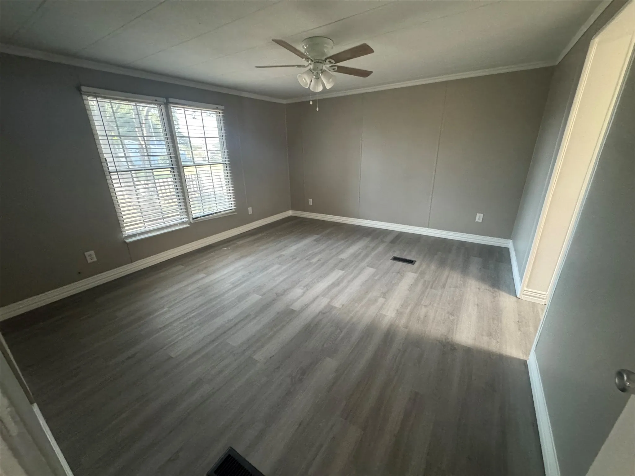 Mobile Home For Sale in Johnson County , 7201 Pica Drive, Alvarado, Texas 76009, 3 Bedroom, 2 Bathroom, Garage spaces, 1,680 Sqft, built in 1982, mls#21379557, Real Estate Agent in Alvarado, Homes For Sale in Johnson county, Homes For Sale in Alvarado, Realtor in Alvarado Texas, Real Estate Brokerage Independent Realty Texas, Luminita Cordes Realtor