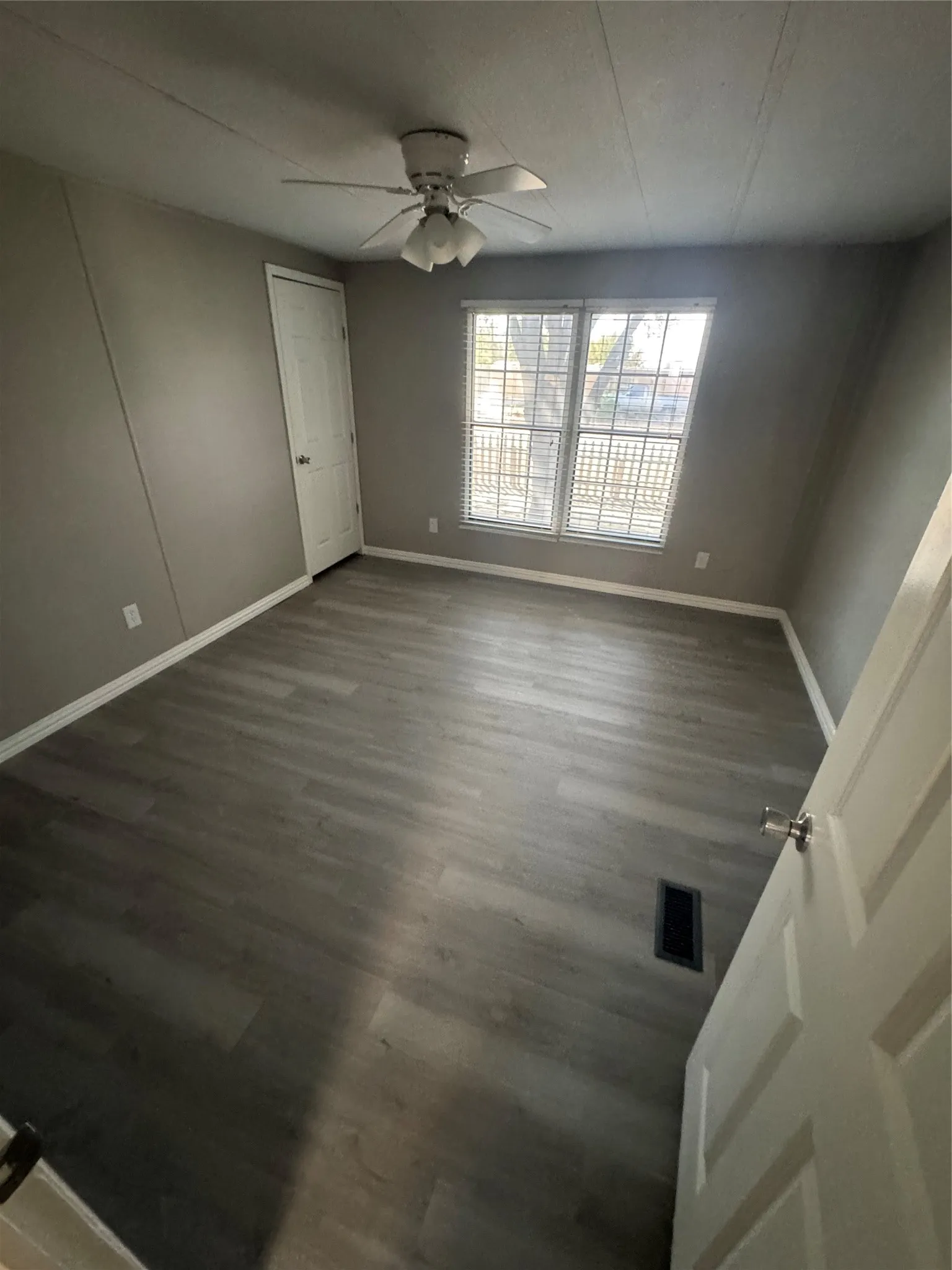 Mobile Home For Sale in Johnson County , 7201 Pica Drive, Alvarado, Texas 76009, 3 Bedroom, 2 Bathroom, Garage spaces, 1,680 Sqft, built in 1982, mls#21379557, Real Estate Agent in Alvarado, Homes For Sale in Johnson county, Homes For Sale in Alvarado, Realtor in Alvarado Texas, Real Estate Brokerage Independent Realty Texas, Luminita Cordes Realtor