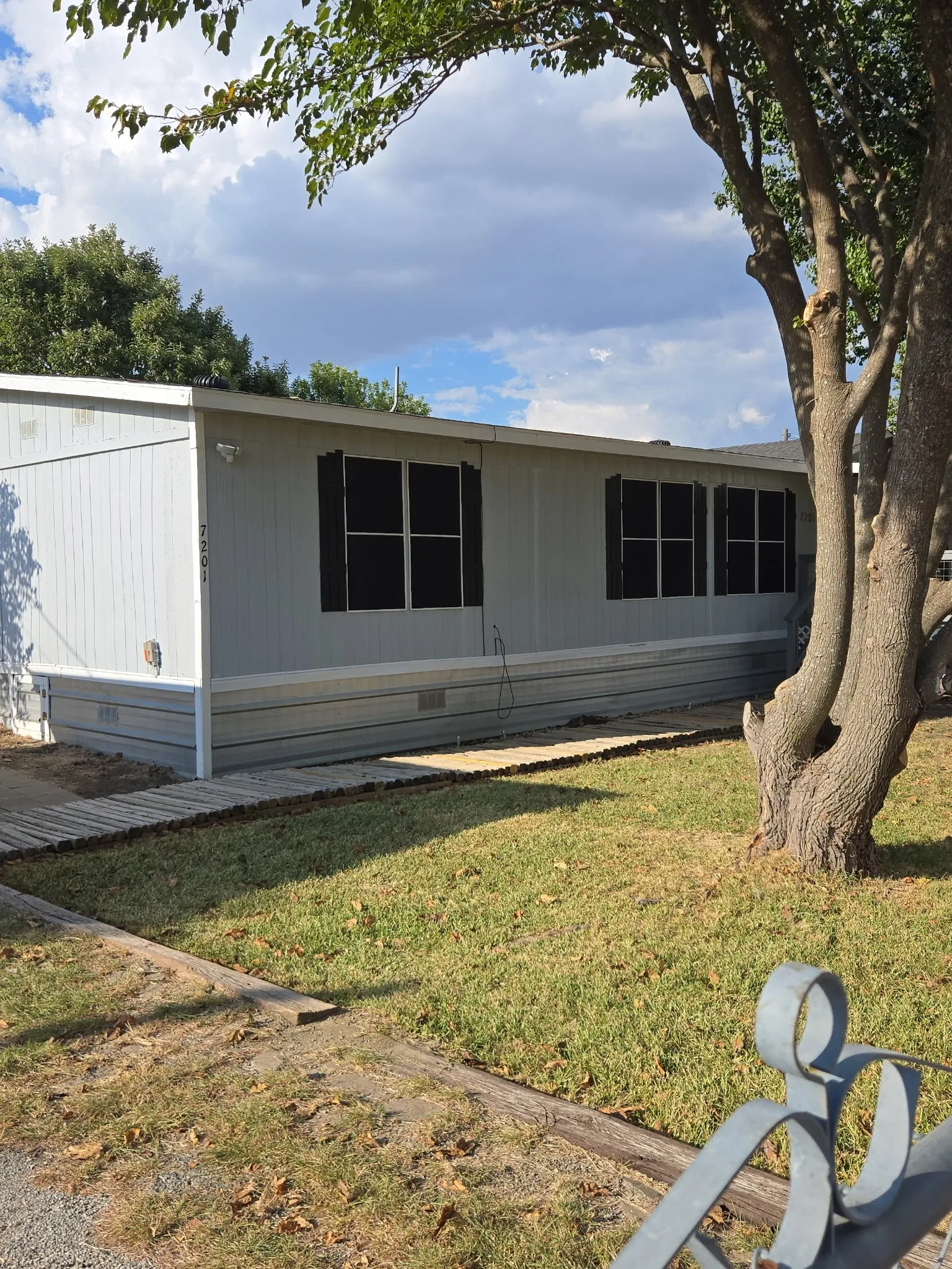 Mobile Home For Sale in Johnson County , 7201 Pica Drive, Alvarado, Texas 76009, 3 Bedroom, 2 Bathroom, Garage spaces, 1,680 Sqft, built in 1982, mls#21379557, Real Estate Agent in Alvarado, Homes For Sale in Johnson county, Homes For Sale in Alvarado, Realtor in Alvarado Texas, Real Estate Brokerage Independent Realty Texas, Luminita Cordes Realtor