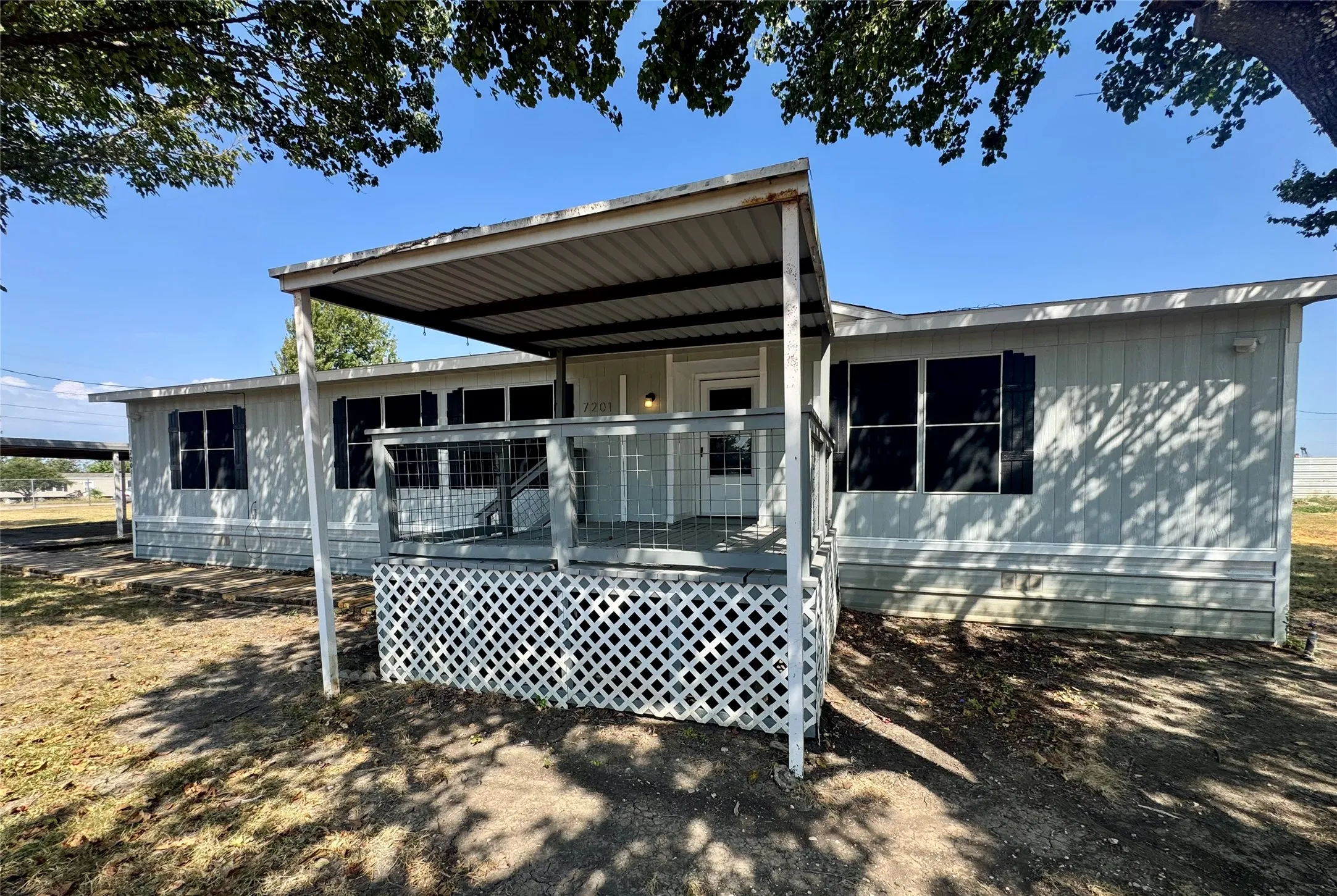 Mobile Home For Sale in Johnson County , 7201 Pica Drive, Alvarado, Texas 76009, 3 Bedroom, 2 Bathroom, Garage spaces, 1,680 Sqft, built in 1982, mls#21379557, Real Estate Agent in Alvarado, Homes For Sale in Johnson county, Homes For Sale in Alvarado, Realtor in Alvarado Texas, Real Estate Brokerage Independent Realty Texas, Luminita Cordes Realtor