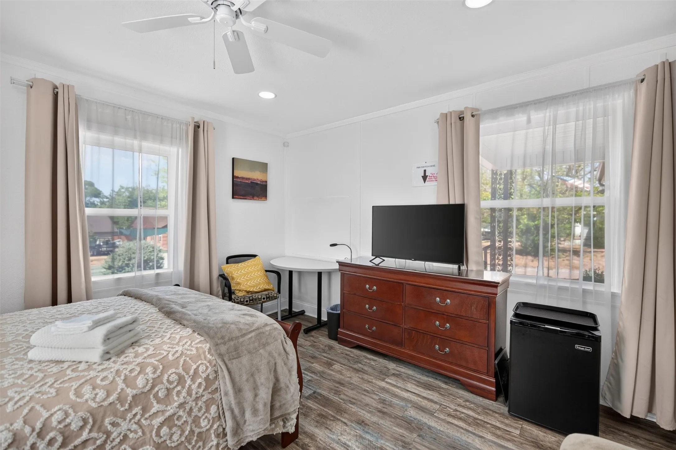 Single Family Residence For Sale in Dallas County , 2122 Berwick Avenue, Dallas, Texas 75203, 4 Bedroom, 3 Bathroom, Garage spaces, 1,772 Sqft, built in 1945, mls#21379562, Real Estate Agent in Dallas, Homes For Sale in Dallas county, Homes For Sale in Dallas, Realtor in Dallas Texas, Real Estate Brokerage Independent Realty Texas, Luminita Cordes Realtor