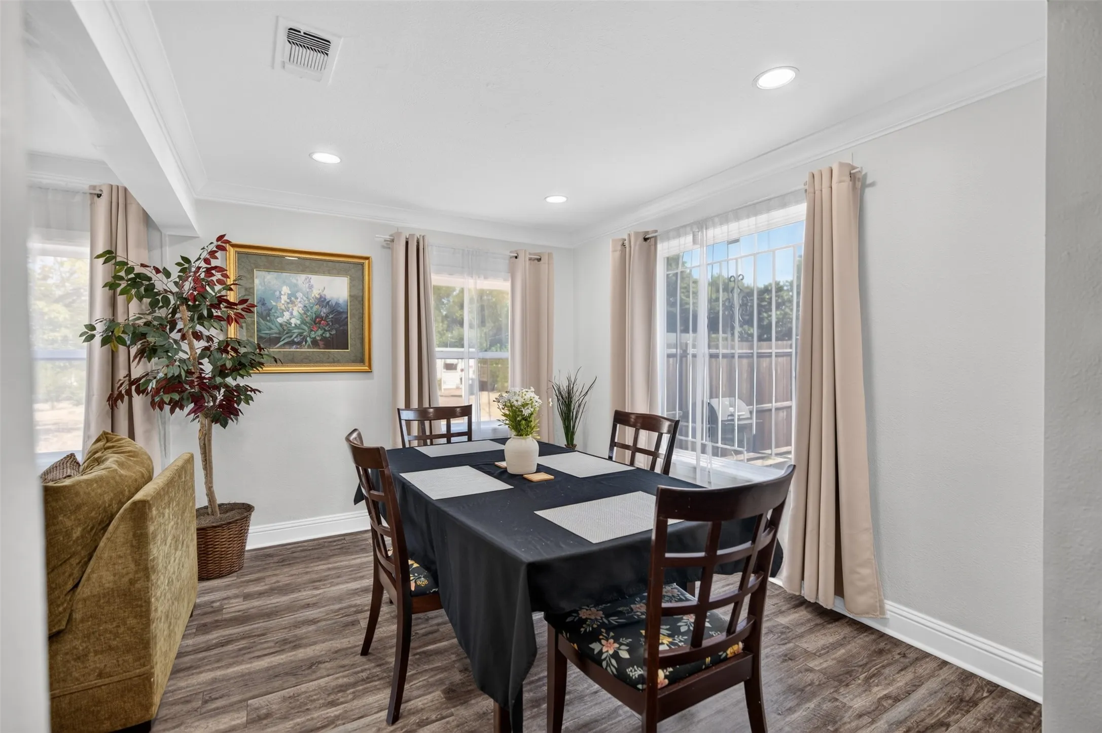 Single Family Residence For Sale in Dallas County , 2122 Berwick Avenue, Dallas, Texas 75203, 4 Bedroom, 3 Bathroom, Garage spaces, 1,772 Sqft, built in 1945, mls#21379562, Real Estate Agent in Dallas, Homes For Sale in Dallas county, Homes For Sale in Dallas, Realtor in Dallas Texas, Real Estate Brokerage Independent Realty Texas, Luminita Cordes Realtor