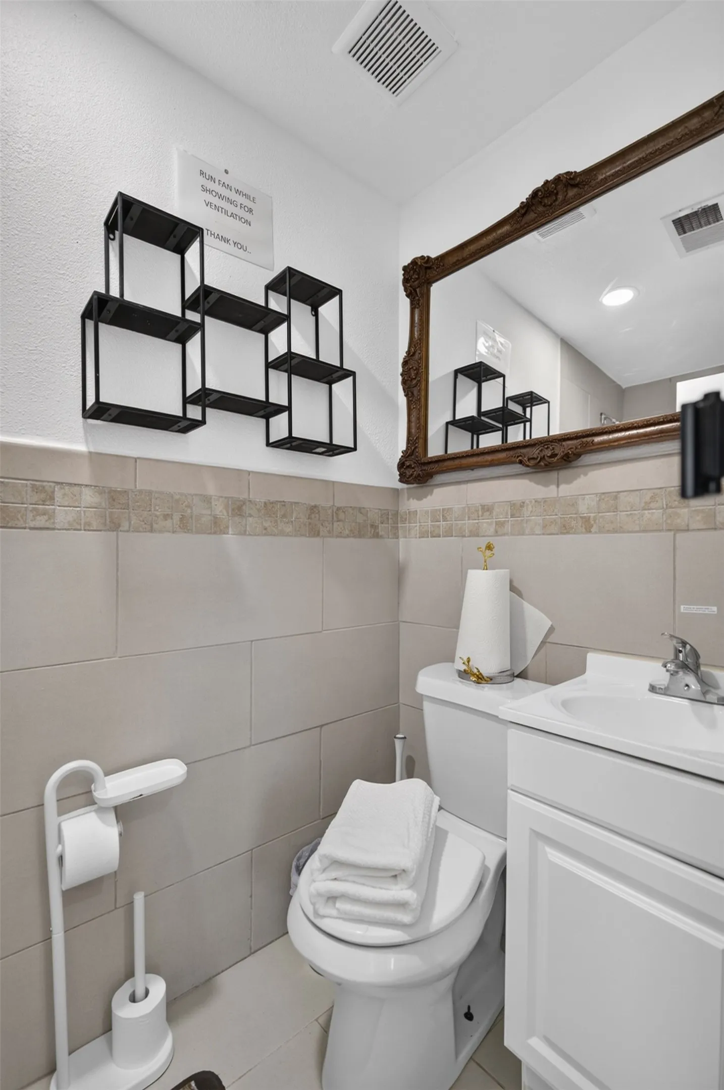 Single Family Residence For Sale in Dallas County , 2122 Berwick Avenue, Dallas, Texas 75203, 4 Bedroom, 3 Bathroom, Garage spaces, 1,772 Sqft, built in 1945, mls#21379562, Real Estate Agent in Dallas, Homes For Sale in Dallas county, Homes For Sale in Dallas, Realtor in Dallas Texas, Real Estate Brokerage Independent Realty Texas, Luminita Cordes Realtor