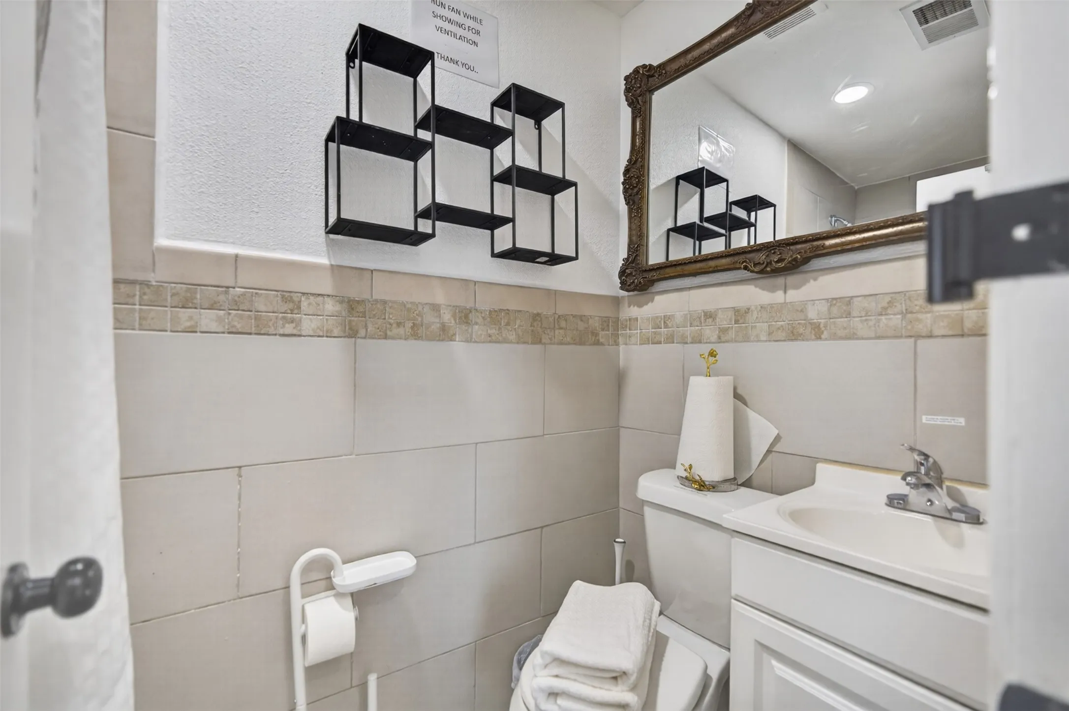 Single Family Residence For Sale in Dallas County , 2122 Berwick Avenue, Dallas, Texas 75203, 4 Bedroom, 3 Bathroom, Garage spaces, 1,772 Sqft, built in 1945, mls#21379562, Real Estate Agent in Dallas, Homes For Sale in Dallas county, Homes For Sale in Dallas, Realtor in Dallas Texas, Real Estate Brokerage Independent Realty Texas, Luminita Cordes Realtor