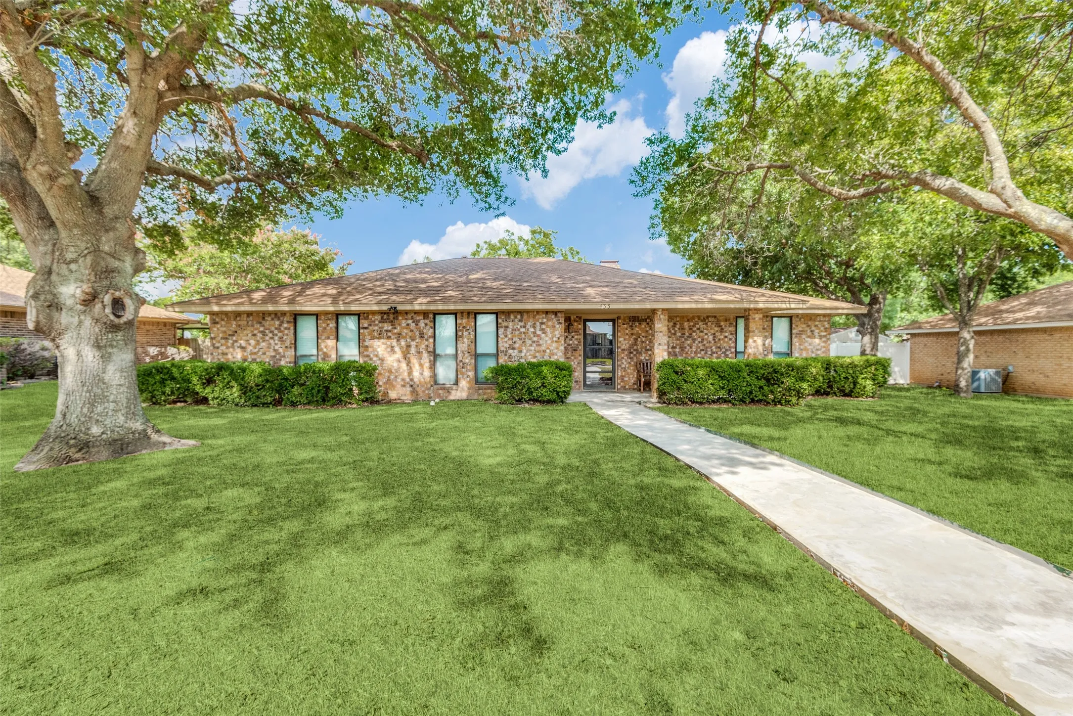 Single Family Residence For Rent in Dallas County , 435 Cambridge Drive, De Soto, Texas 75115, 3 Bedroom, 2 Bathroom, 2 Garage spaces, 1,653 Sqft, built in 1977, mls#21374565, Real Estate Agent in De Soto, Homes For Rent in Dallas county, Homes For Rent in De Soto, Realtor in De Soto Texas, Real Estate Brokerage Independent Realty Texas, Luminita Cordes Realtor