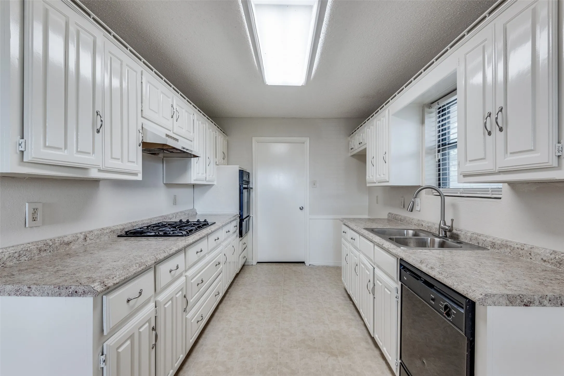 Single Family Residence For Rent in Dallas County , 435 Cambridge Drive, De Soto, Texas 75115, 3 Bedroom, 2 Bathroom, 2 Garage spaces, 1,653 Sqft, built in 1977, mls#21374565, Real Estate Agent in De Soto, Homes For Rent in Dallas county, Homes For Rent in De Soto, Realtor in De Soto Texas, Real Estate Brokerage Independent Realty Texas, Luminita Cordes Realtor