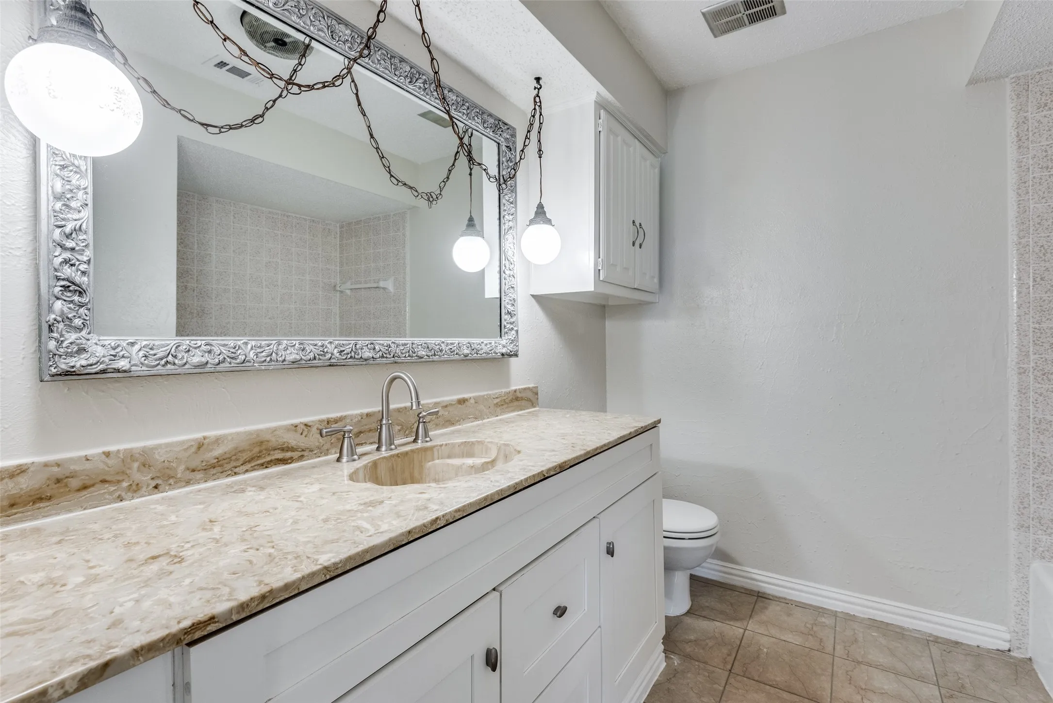 Single Family Residence For Rent in Dallas County , 435 Cambridge Drive, De Soto, Texas 75115, 3 Bedroom, 2 Bathroom, 2 Garage spaces, 1,653 Sqft, built in 1977, mls#21374565, Real Estate Agent in De Soto, Homes For Rent in Dallas county, Homes For Rent in De Soto, Realtor in De Soto Texas, Real Estate Brokerage Independent Realty Texas, Luminita Cordes Realtor