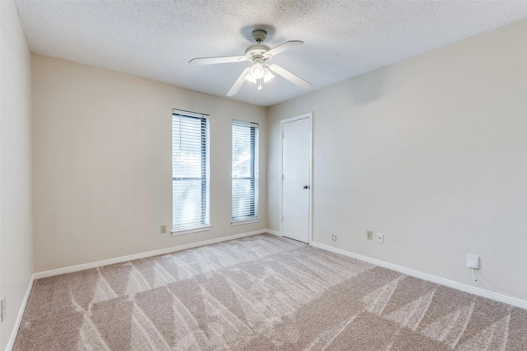 Single Family Residence For Rent in Dallas County , 435 Cambridge Drive, De Soto, Texas 75115, 3 Bedroom, 2 Bathroom, 2 Garage spaces, 1,653 Sqft, built in 1977, mls#21374565, Real Estate Agent in De Soto, Homes For Rent in Dallas county, Homes For Rent in De Soto, Realtor in De Soto Texas, Real Estate Brokerage Independent Realty Texas, Luminita Cordes Realtor