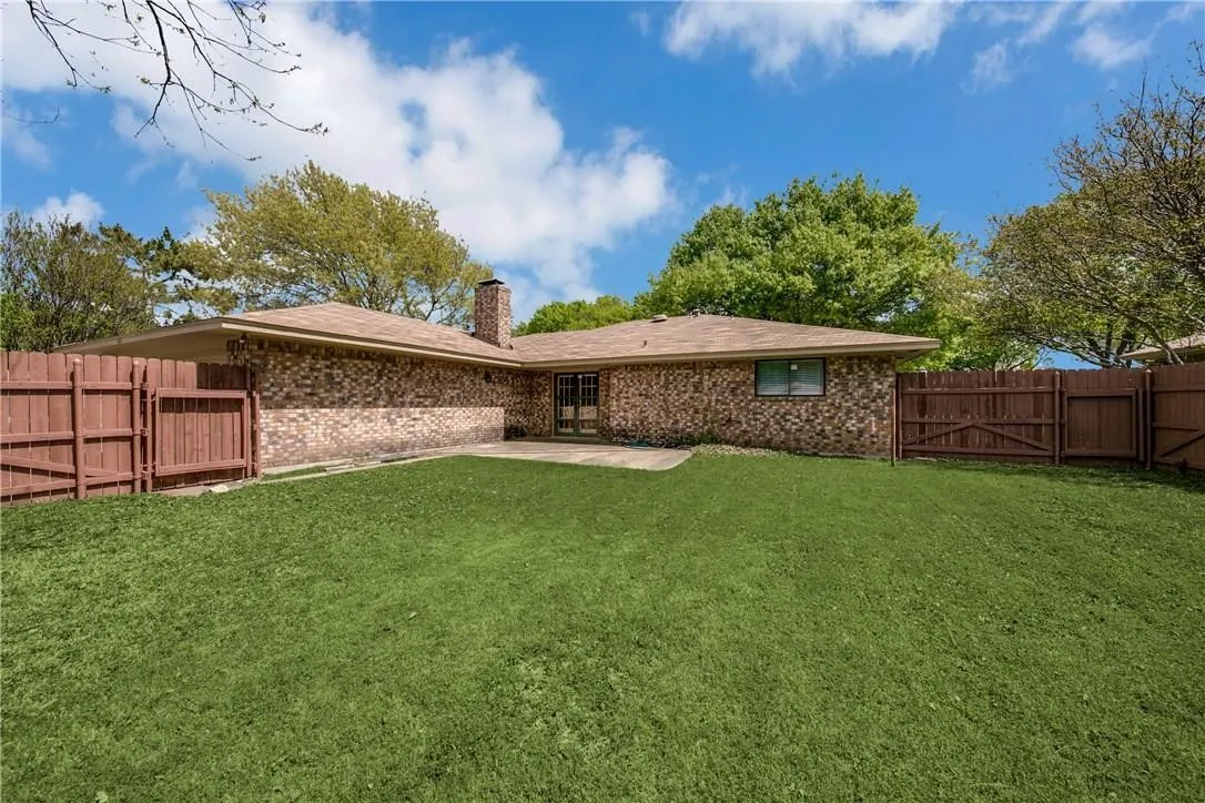 Single Family Residence For Rent in Dallas County , 435 Cambridge Drive, De Soto, Texas 75115, 3 Bedroom, 2 Bathroom, 2 Garage spaces, 1,653 Sqft, built in 1977, mls#21374565, Real Estate Agent in De Soto, Homes For Rent in Dallas county, Homes For Rent in De Soto, Realtor in De Soto Texas, Real Estate Brokerage Independent Realty Texas, Luminita Cordes Realtor