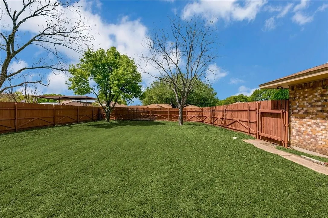 Single Family Residence For Rent in Dallas County , 435 Cambridge Drive, De Soto, Texas 75115, 3 Bedroom, 2 Bathroom, 2 Garage spaces, 1,653 Sqft, built in 1977, mls#21374565, Real Estate Agent in De Soto, Homes For Rent in Dallas county, Homes For Rent in De Soto, Realtor in De Soto Texas, Real Estate Brokerage Independent Realty Texas, Luminita Cordes Realtor